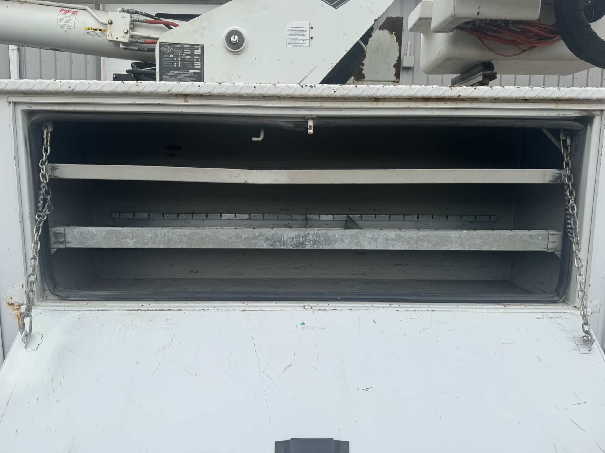 65' VERSALIFT VO460MHI ON 2015 FORD F750 4X2 CHASSIS - Image 27