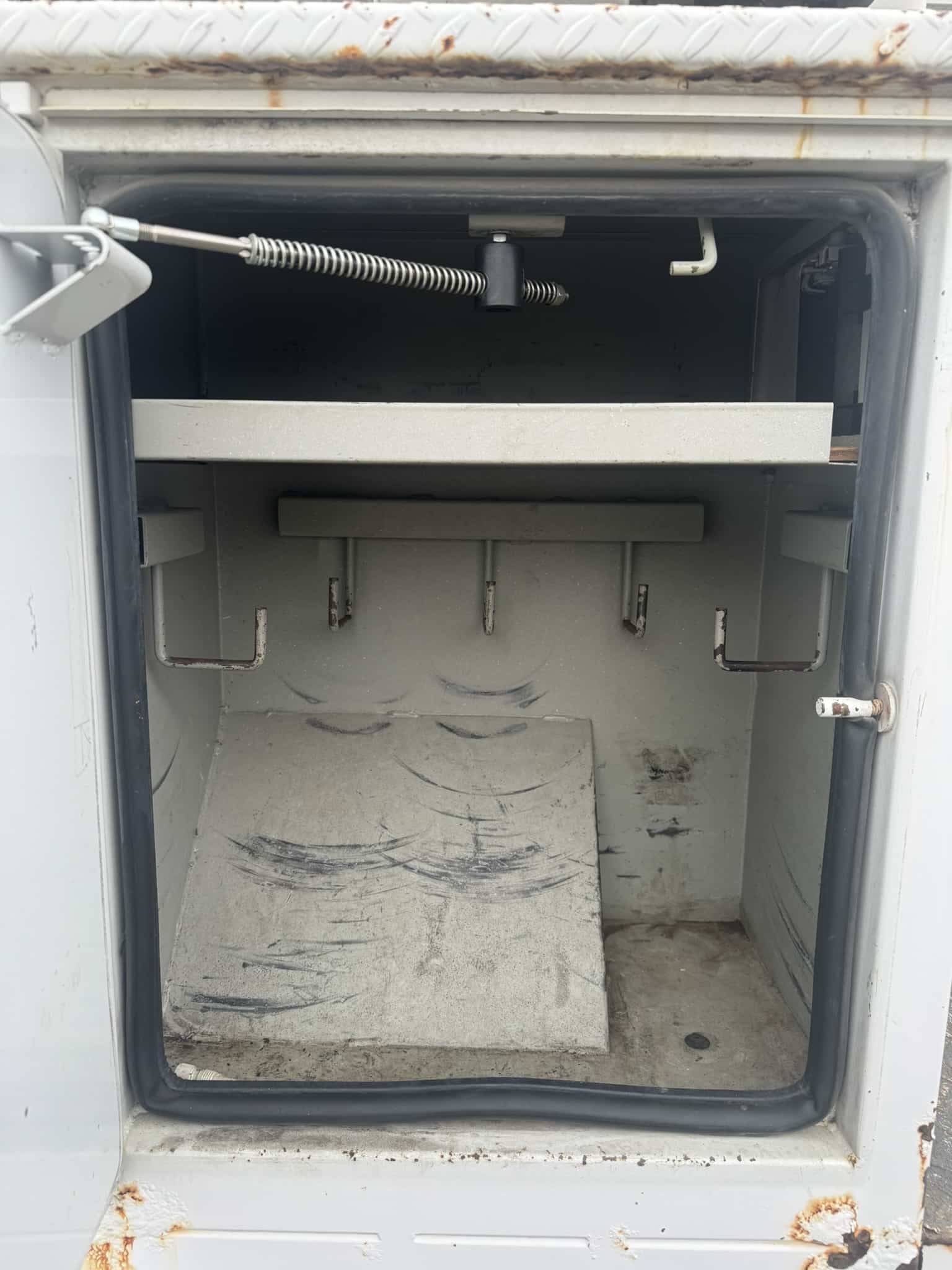 65' VERSALIFT VO460MHI ON 2015 FORD F750 4X2 CHASSIS - Image 28