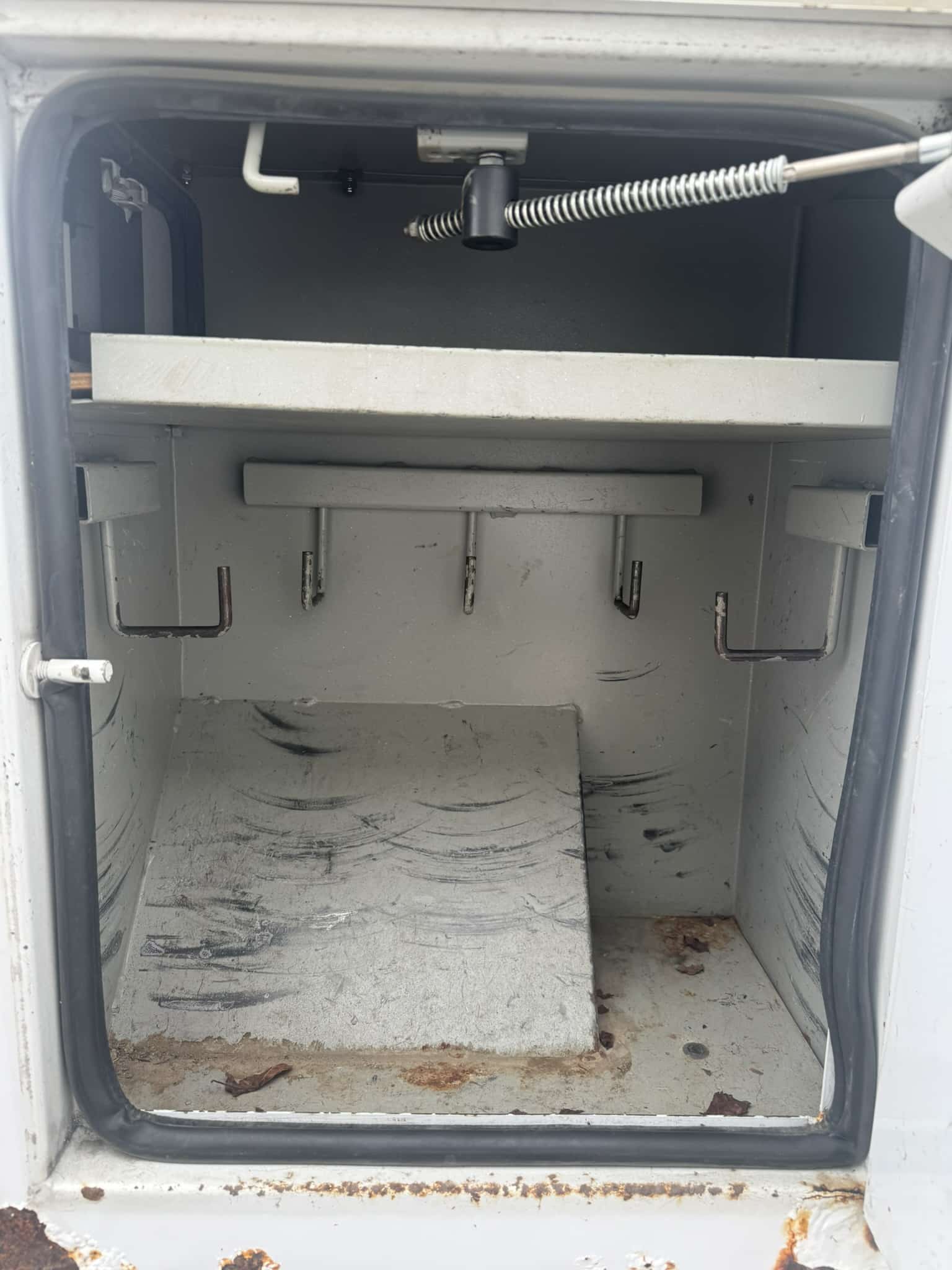 65' VERSALIFT VO460MHI ON 2015 FORD F750 4X2 CHASSIS - Image 29