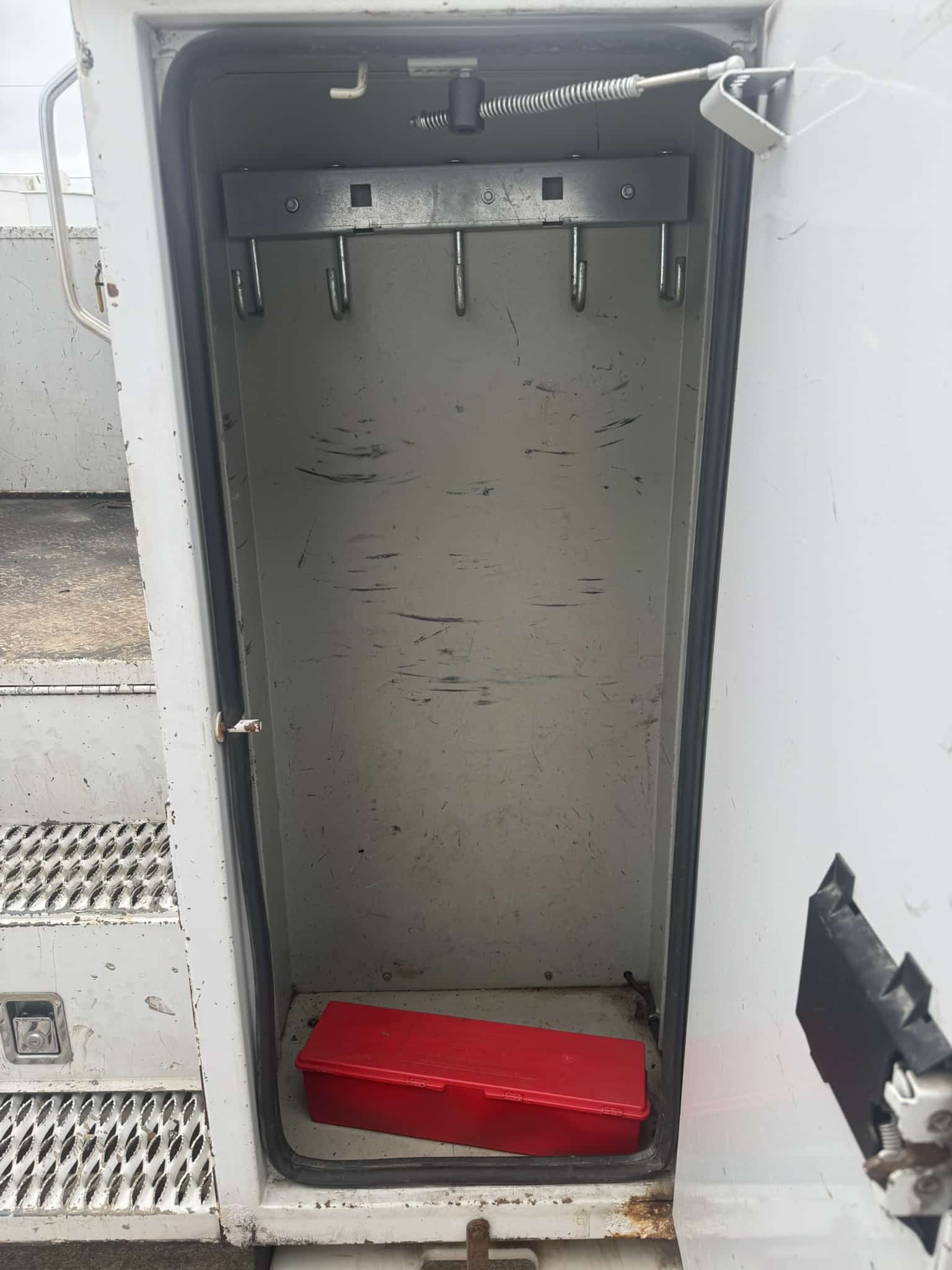 65' VERSALIFT VO460MHI ON 2015 FORD F750 4X2 CHASSIS - Image 32