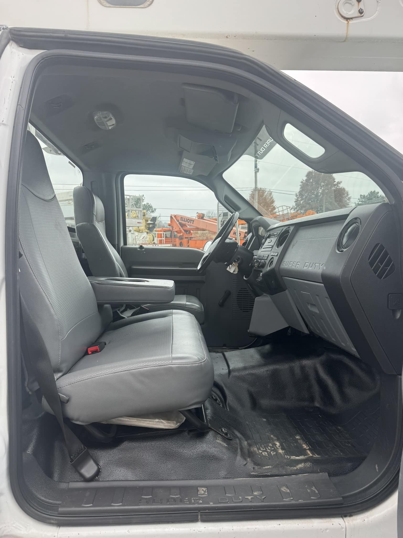 65' VERSALIFT VO460MHI ON 2015 FORD F750 4X2 CHASSIS - Image 21