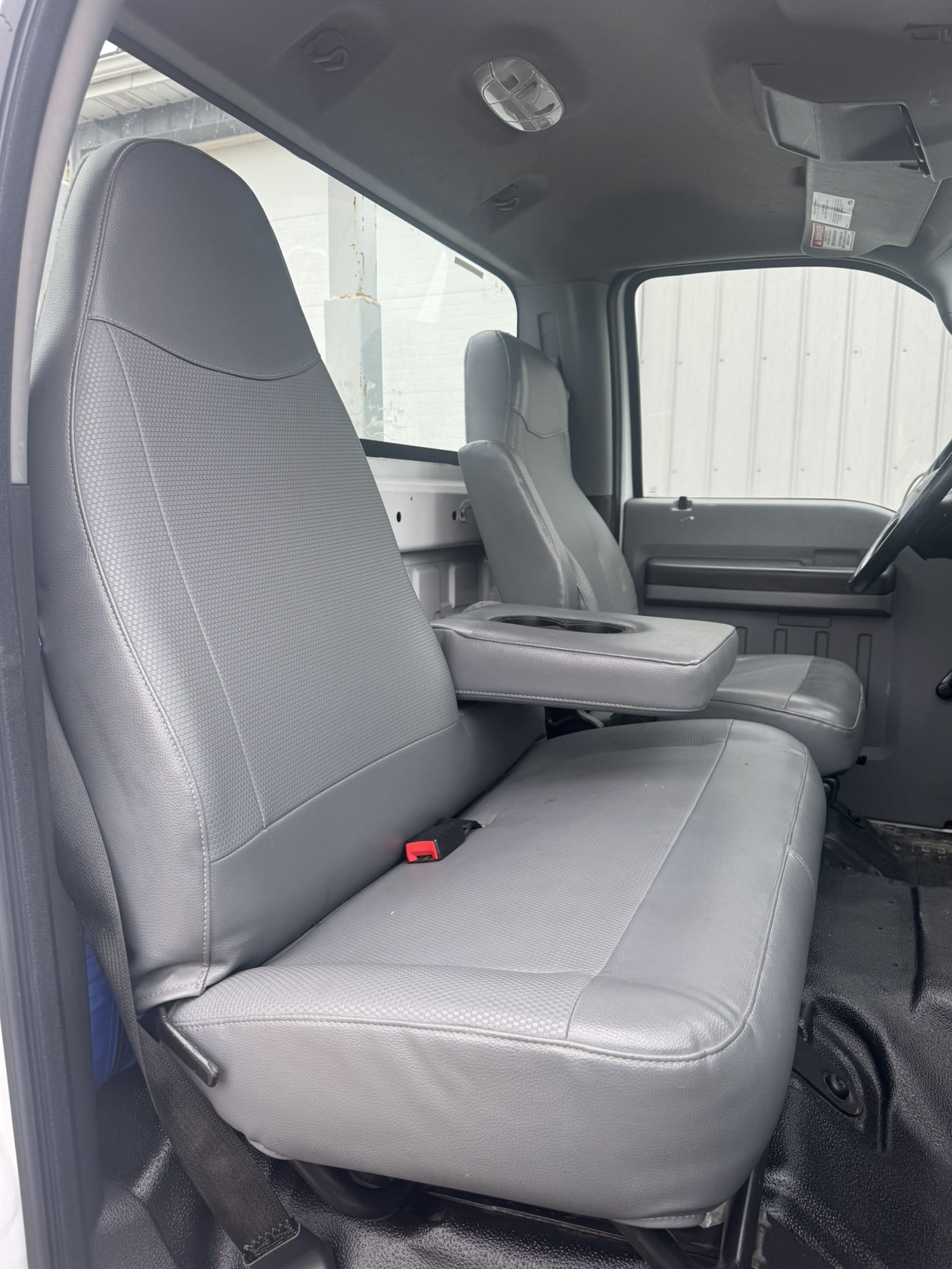 65' VERSALIFT VO460MHI ON 2015 FORD F750 4X2 CHASSIS - Image 22