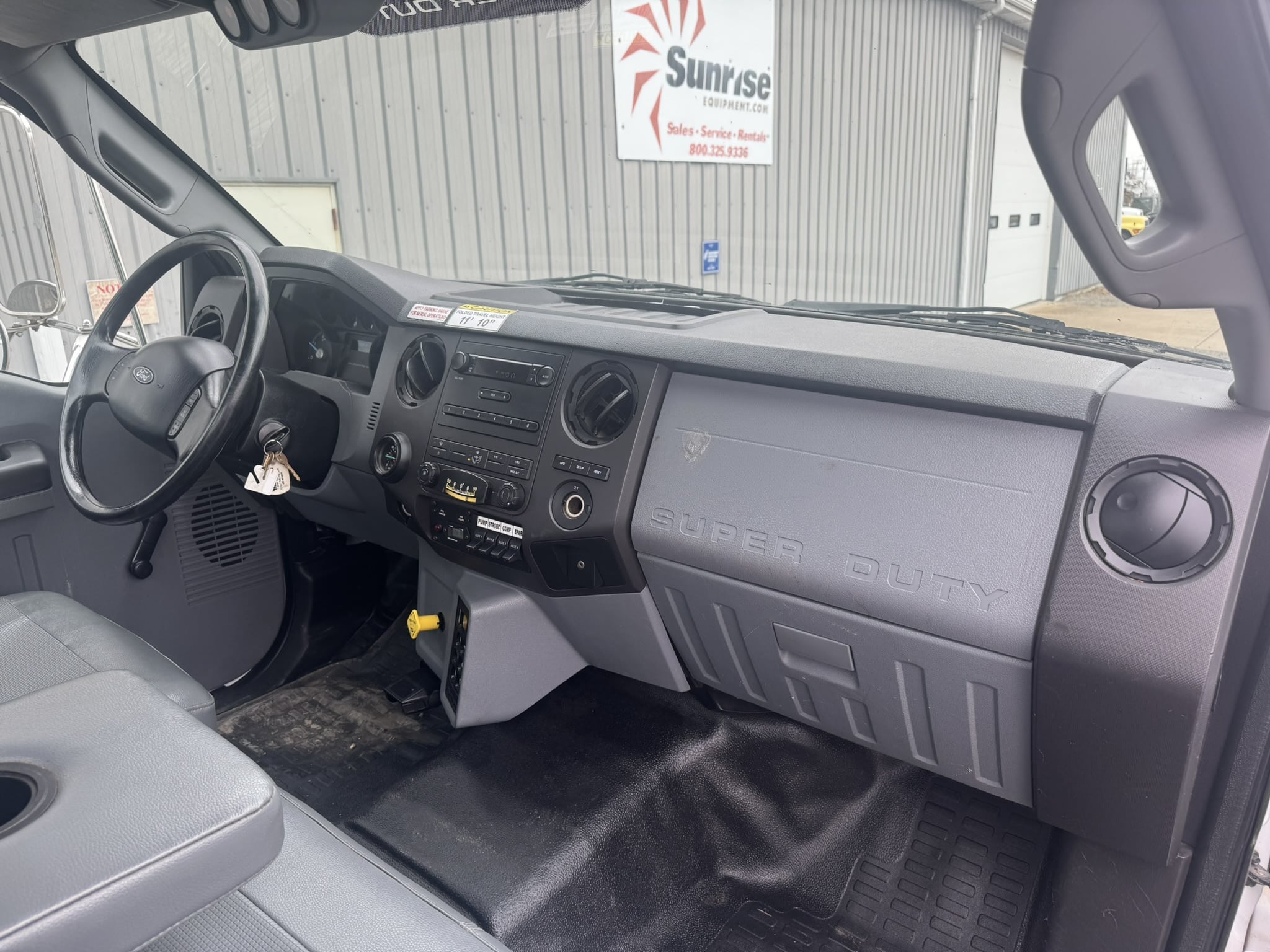 65' VERSALIFT VO460MHI ON 2015 FORD F750 4X2 CHASSIS - Image 23