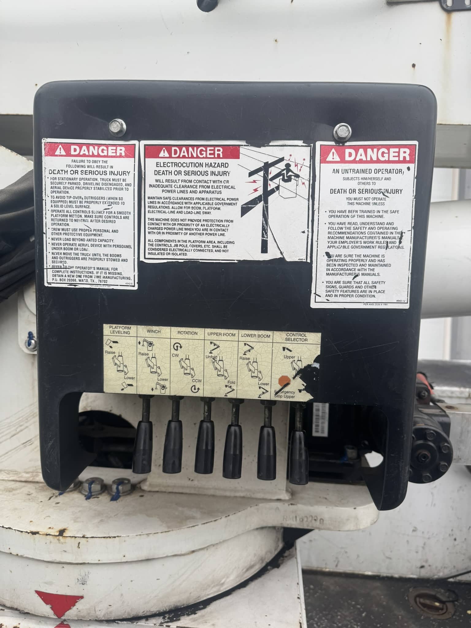 65' VERSALIFT VO460MHI ON 2015 FORD F750 4X2 CHASSIS - Image 38