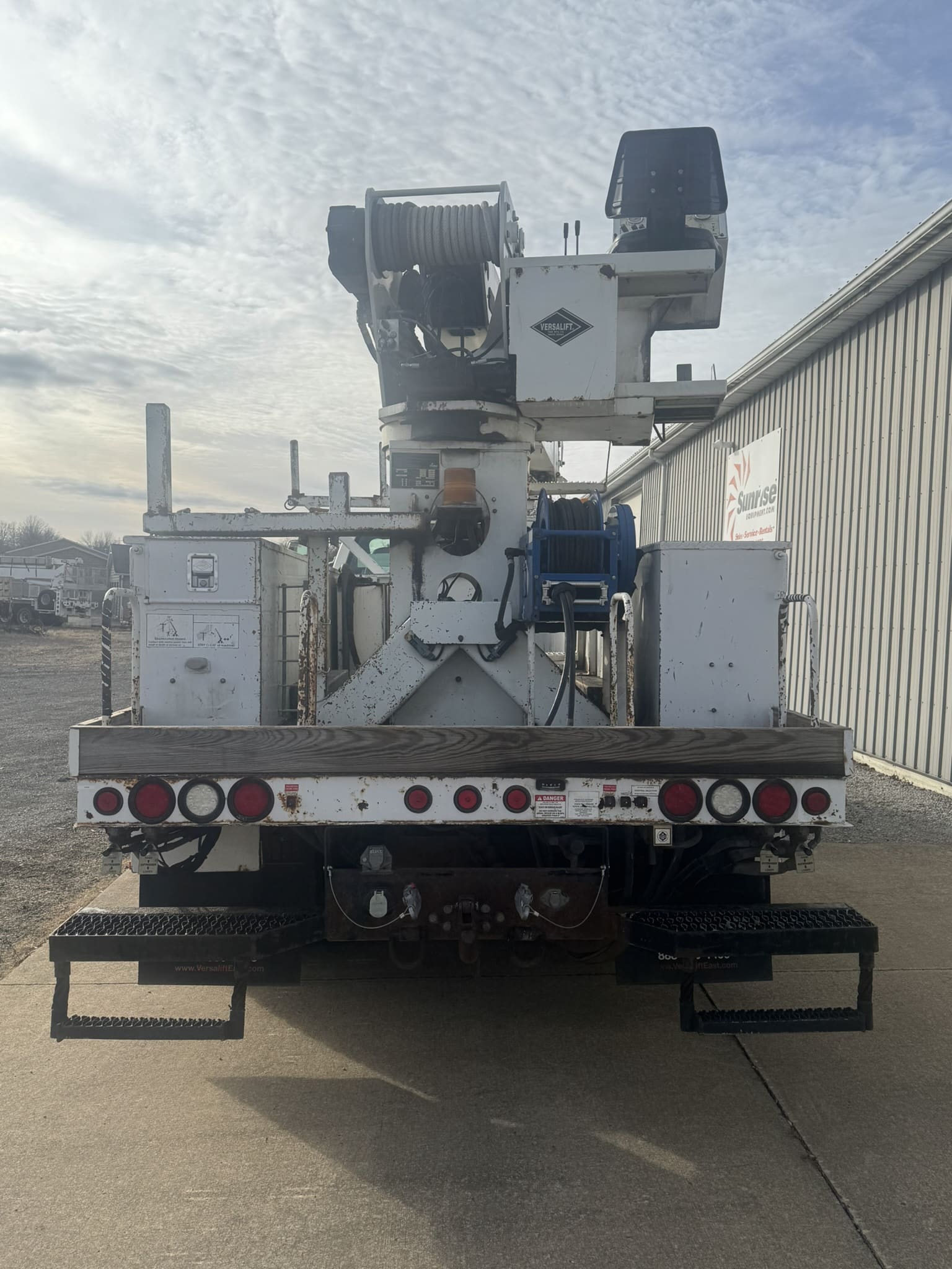 VERSALIFT TMP2050T DIGGER DERRICK ON A 2014 FORD F750 4X2 CHASSIS - Image 9