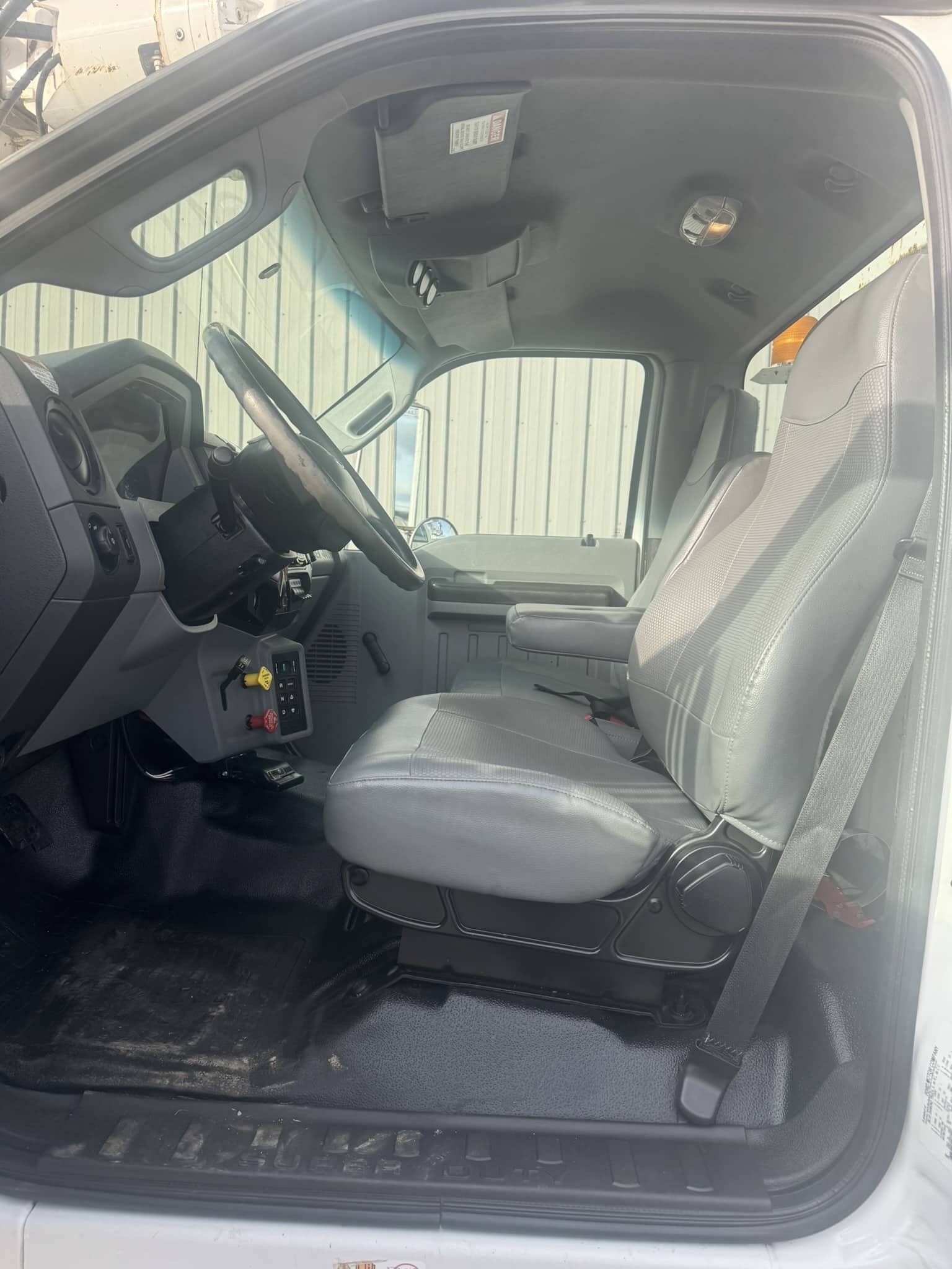 VERSALIFT TMP2050T DIGGER DERRICK ON A 2014 FORD F750 4X2 CHASSIS - Image 10