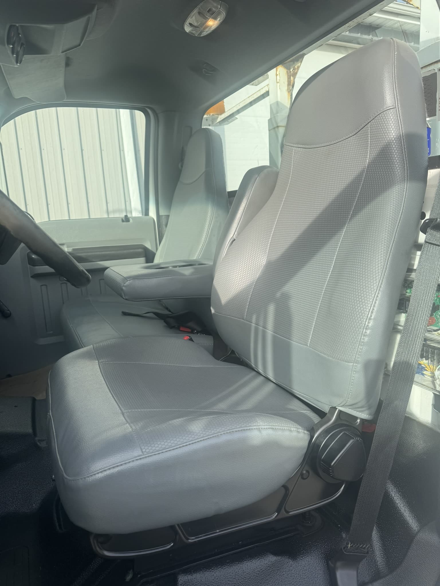 VERSALIFT TMP2050T DIGGER DERRICK ON A 2014 FORD F750 4X2 CHASSIS - Image 11