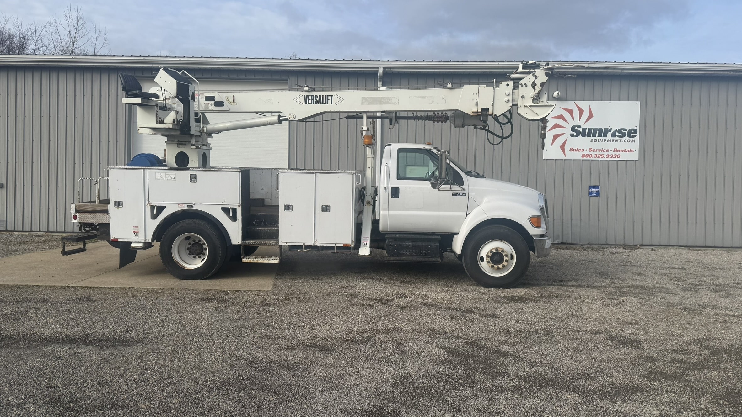 VERSALIFT TMP2050T DIGGER DERRICK ON A 2014 FORD F750 4X2 CHASSIS - Image 6