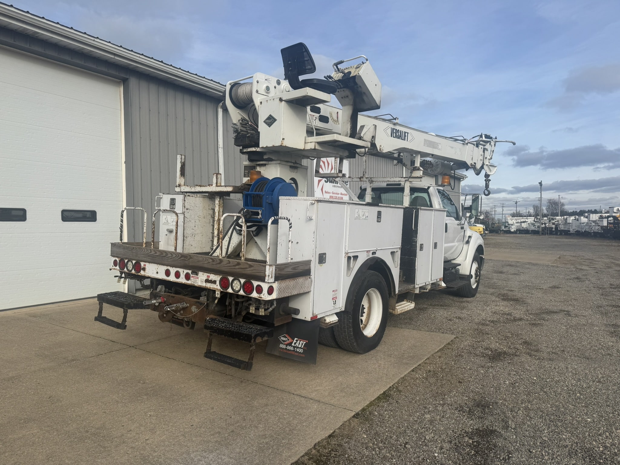 VERSALIFT TMP2050T DIGGER DERRICK ON A 2014 FORD F750 4X2 CHASSIS - Image 7