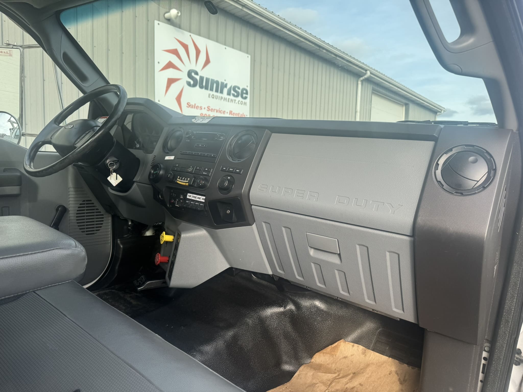 VERSALIFT TMP2050T DIGGER DERRICK ON A 2014 FORD F750 4X2 CHASSIS - Image 17