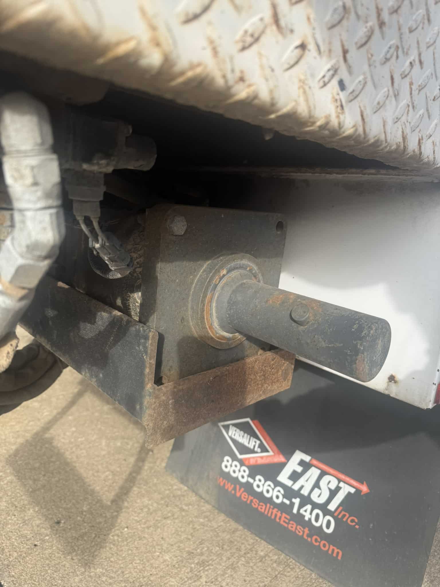 VERSALIFT TMP2050T DIGGER DERRICK ON A 2014 FORD F750 4X2 CHASSIS - Image 28