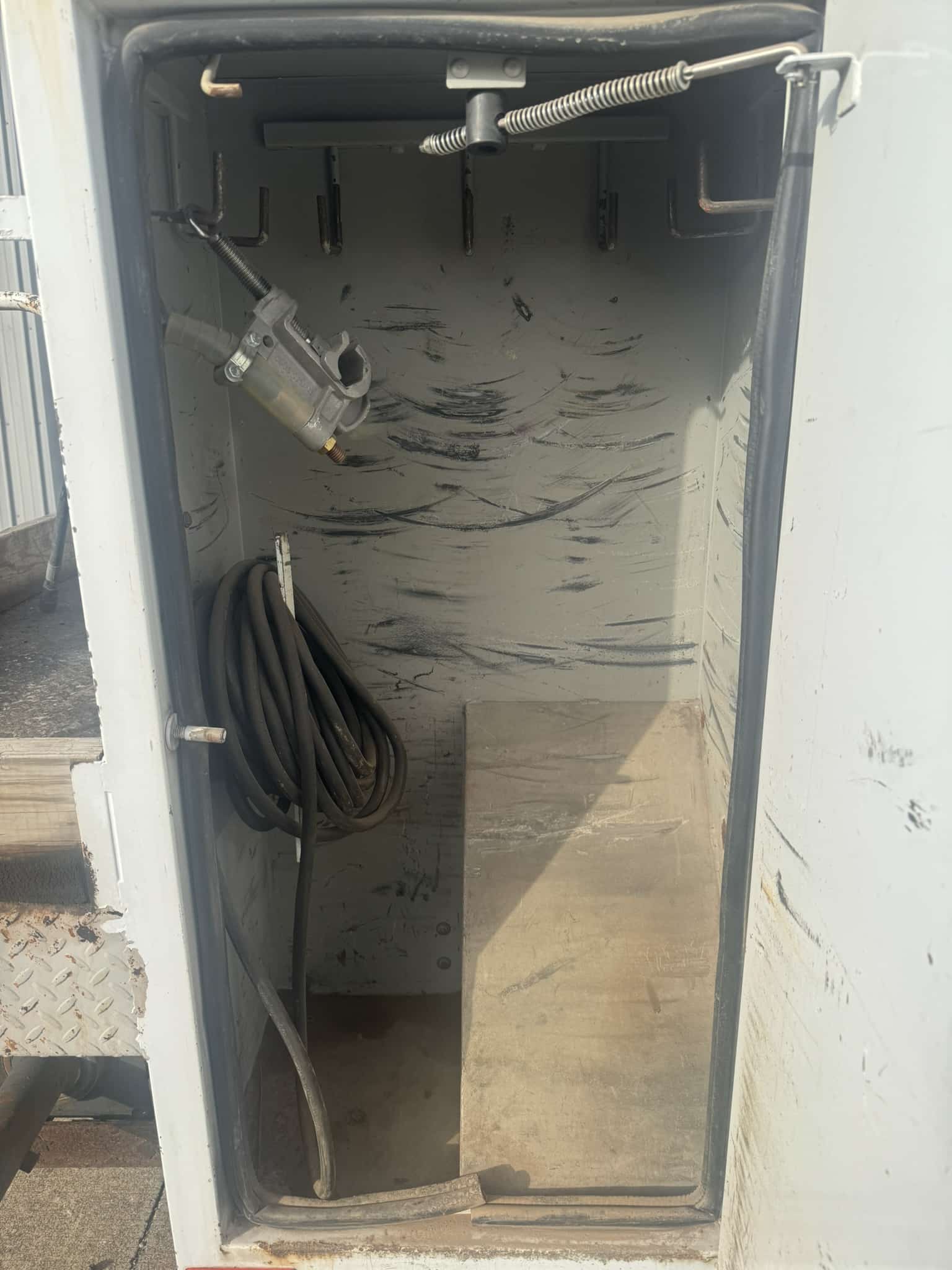 VERSALIFT TMP2050T DIGGER DERRICK ON A 2014 FORD F750 4X2 CHASSIS - Image 23