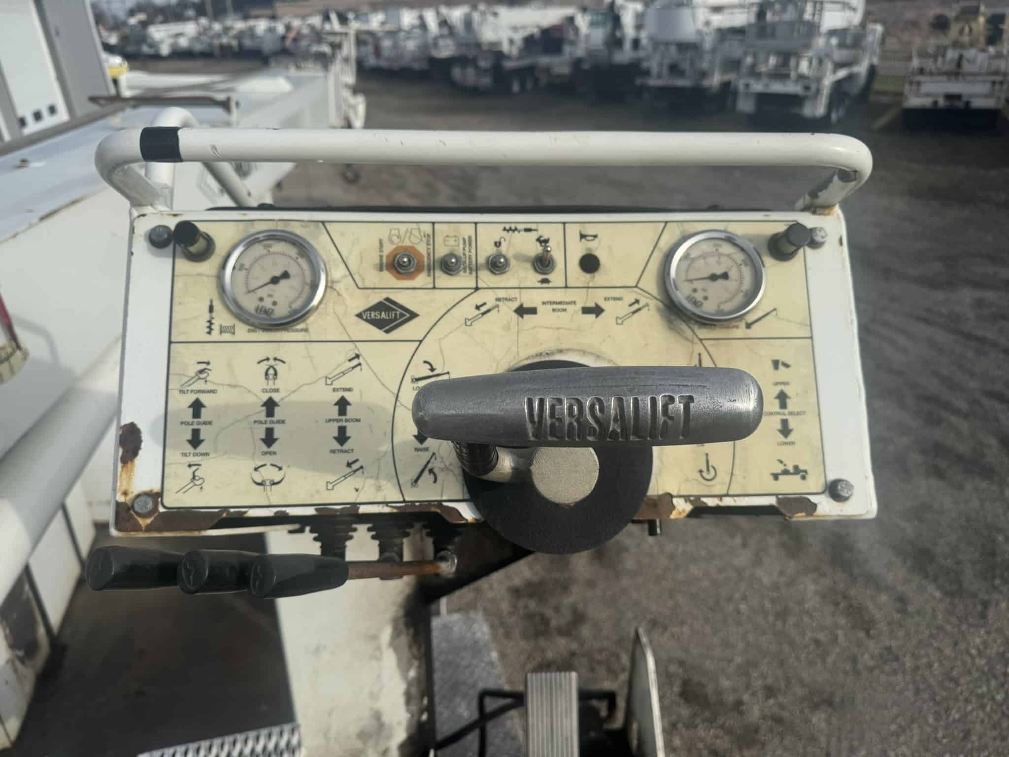 VERSALIFT TMP2050T DIGGER DERRICK ON A 2014 FORD F750 4X2 CHASSIS - Image 30