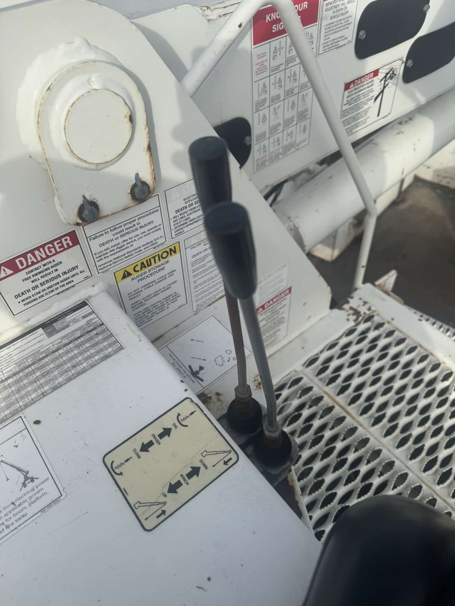 VERSALIFT TMP2050T DIGGER DERRICK ON A 2014 FORD F750 4X2 CHASSIS - Image 31