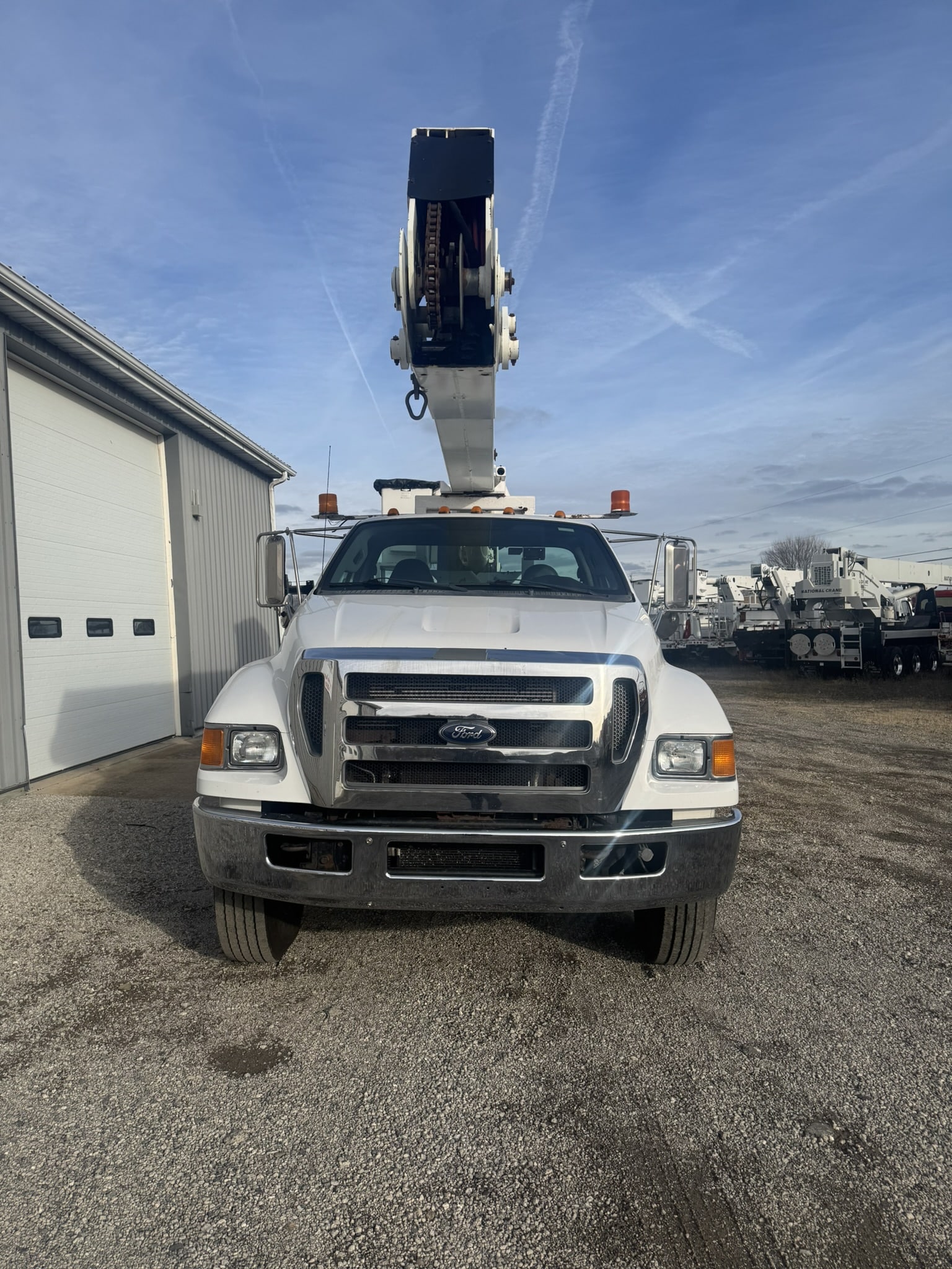 60' VERSALIFT VO455MHI ON 2012 FORD F750 4X2 CHASSIS - Image 8