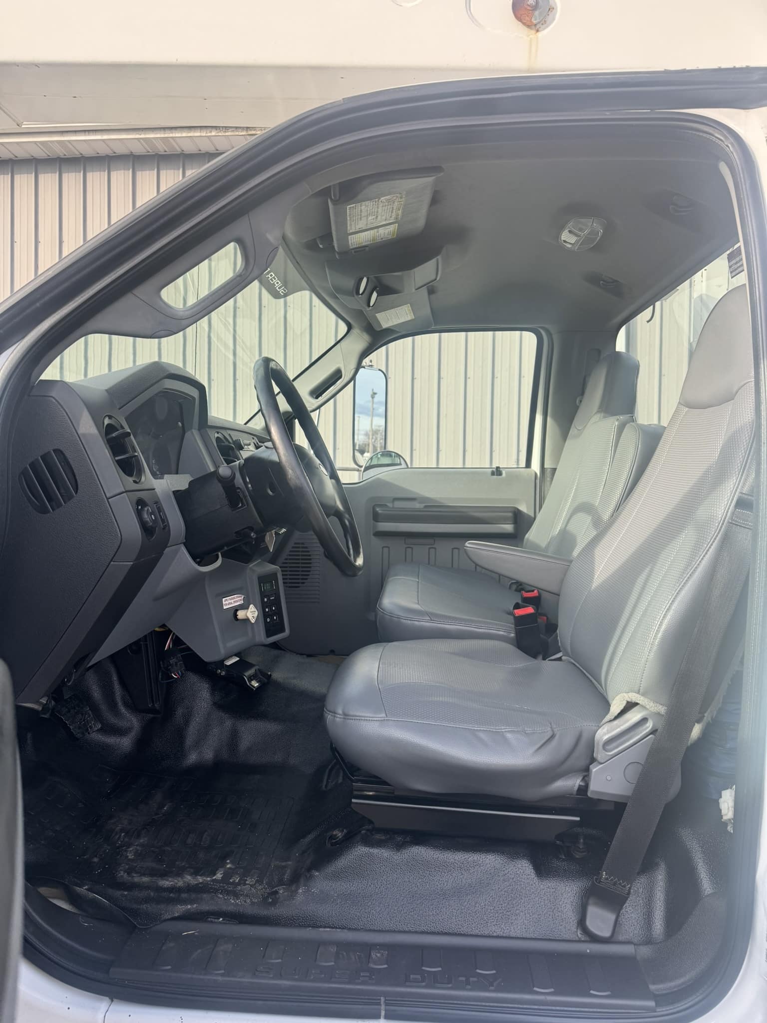 60' VERSALIFT VO455MHI ON 2012 FORD F750 4X2 CHASSIS - Image 10