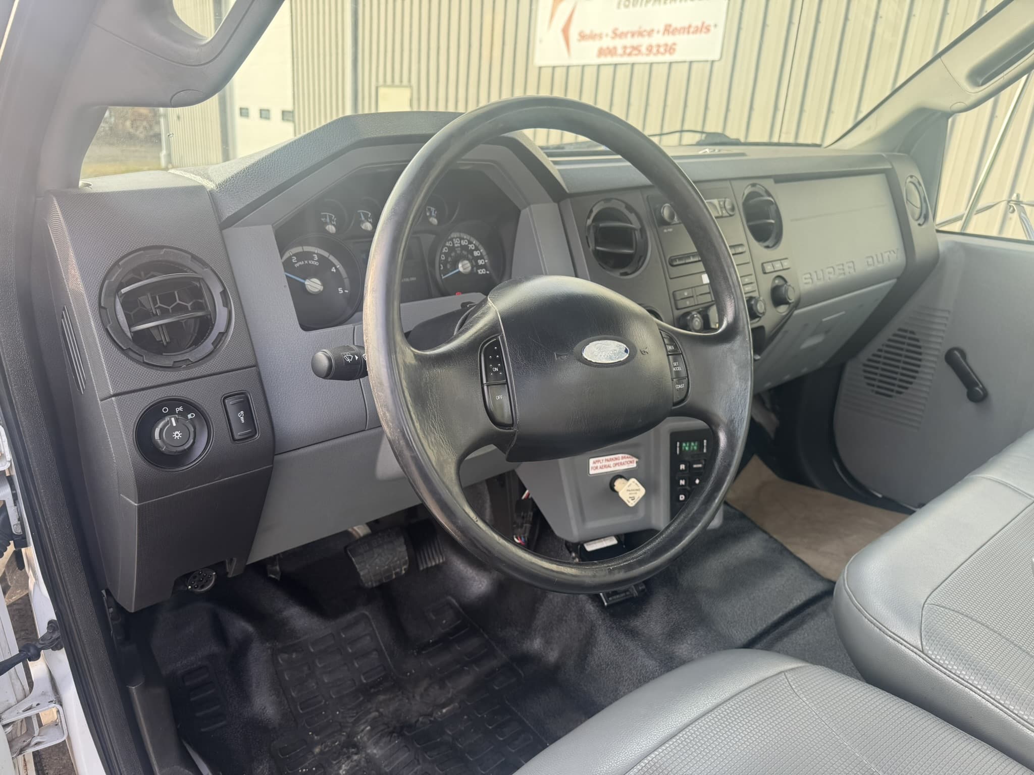 60' VERSALIFT VO455MHI ON 2012 FORD F750 4X2 CHASSIS - Image 12