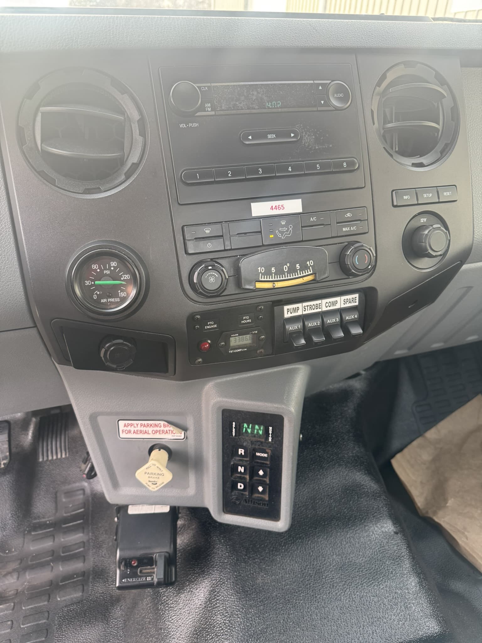 60' VERSALIFT VO455MHI ON 2012 FORD F750 4X2 CHASSIS - Image 15