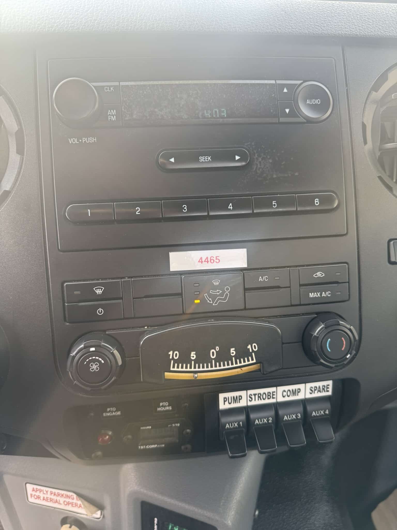 60' VERSALIFT VO455MHI ON 2012 FORD F750 4X2 CHASSIS - Image 16