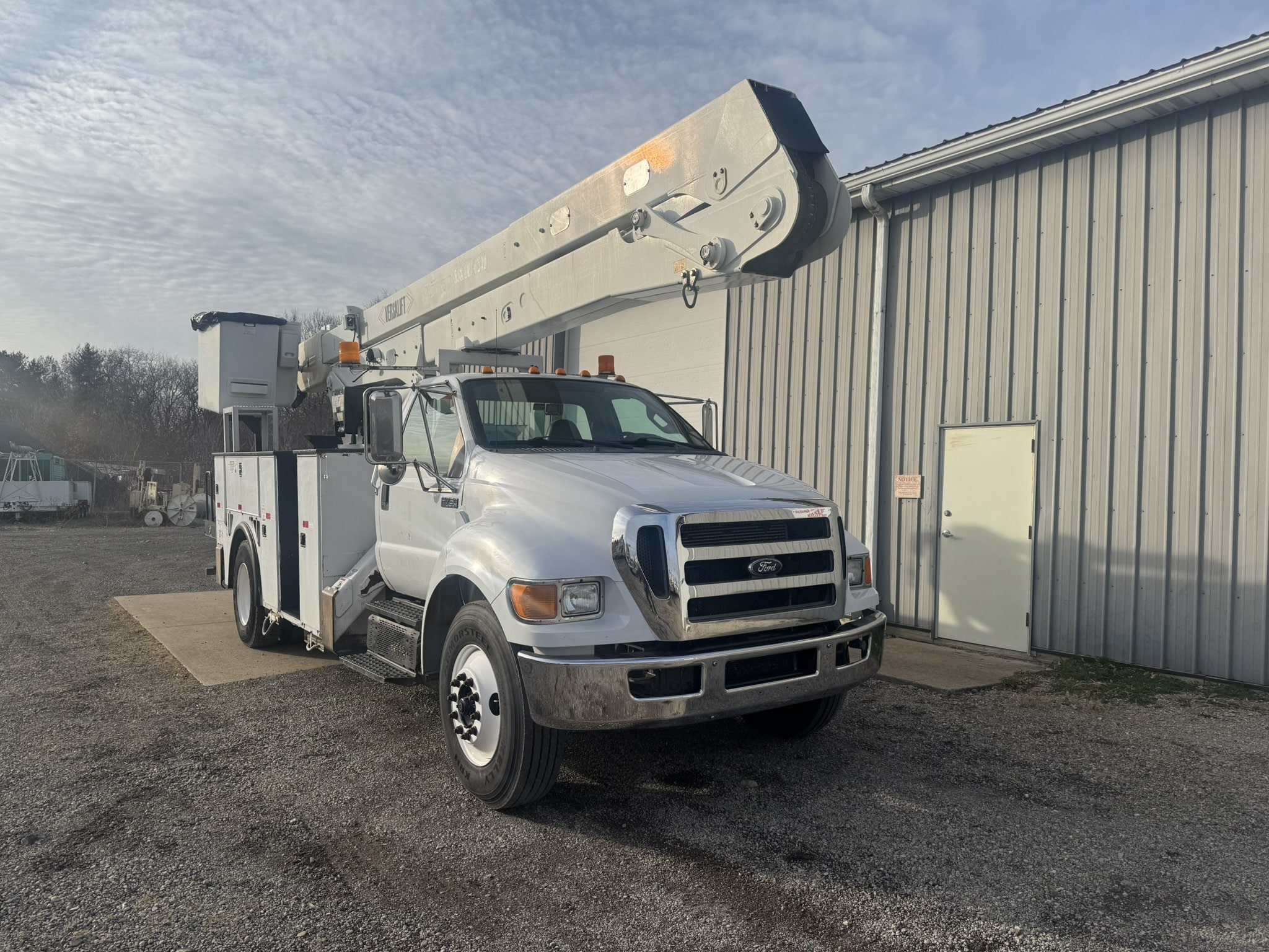 60' VERSALIFT VO455MHI ON 2012 FORD F750 4X2 CHASSIS - Image 6