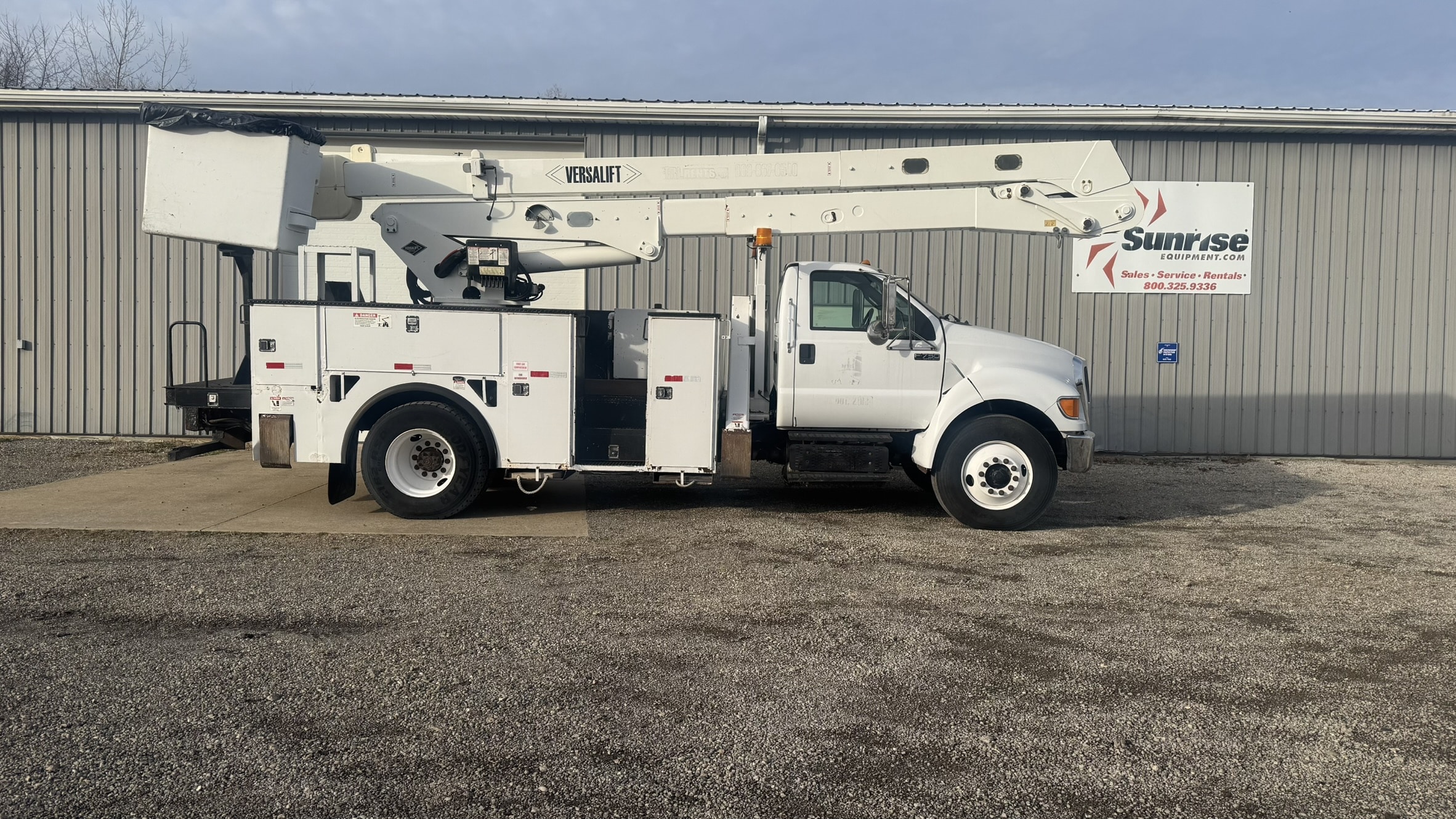 60' VERSALIFT VO455MHI ON 2012 FORD F750 4X2 CHASSIS - Image 5