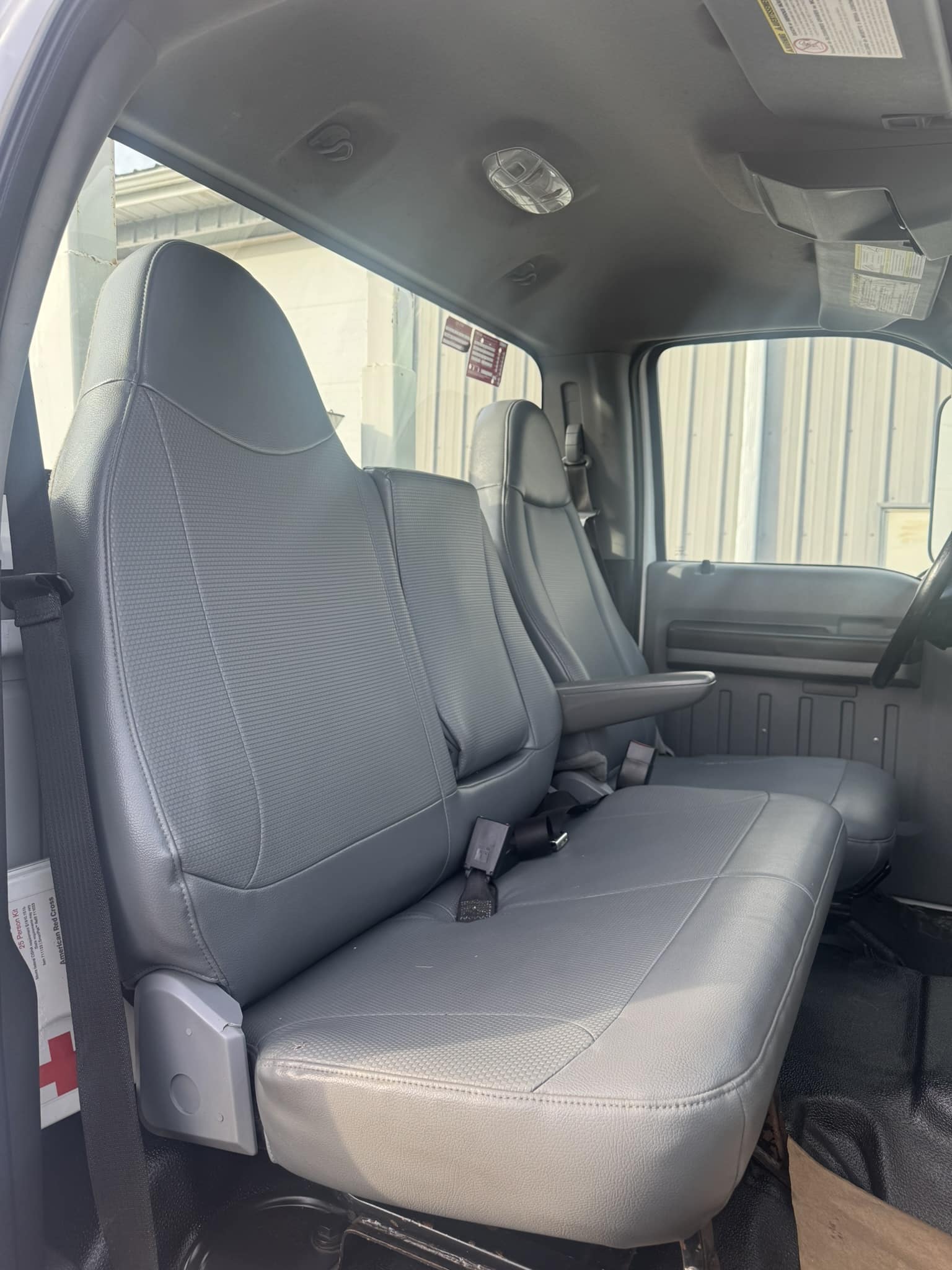 60' VERSALIFT VO455MHI ON 2012 FORD F750 4X2 CHASSIS - Image 23