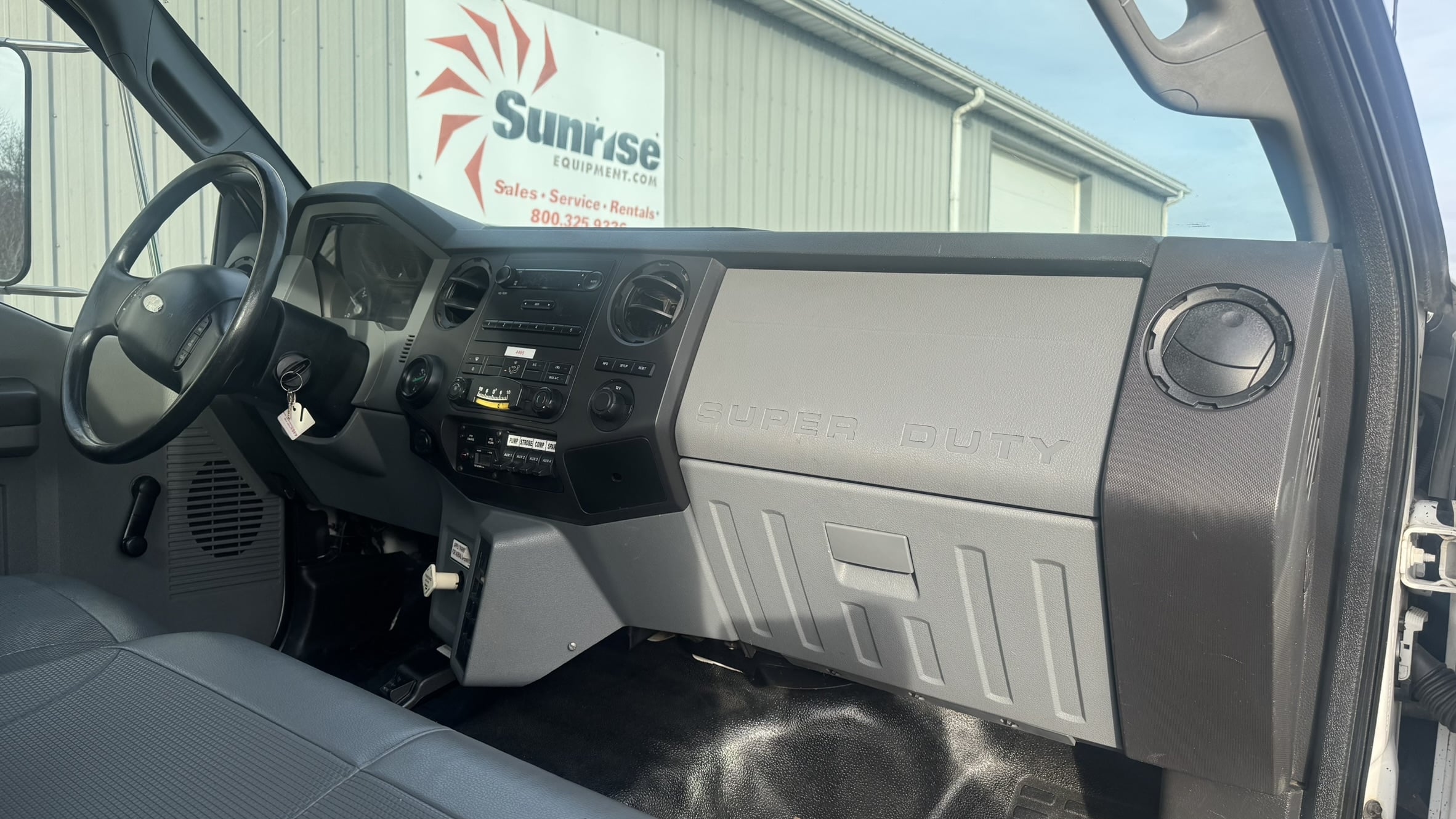 60' VERSALIFT VO455MHI ON 2012 FORD F750 4X2 CHASSIS - Image 24