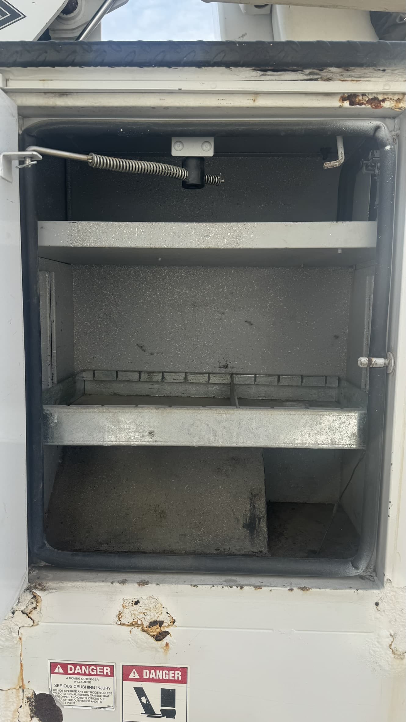 60' VERSALIFT VO455MHI ON 2012 FORD F750 4X2 CHASSIS - Image 28