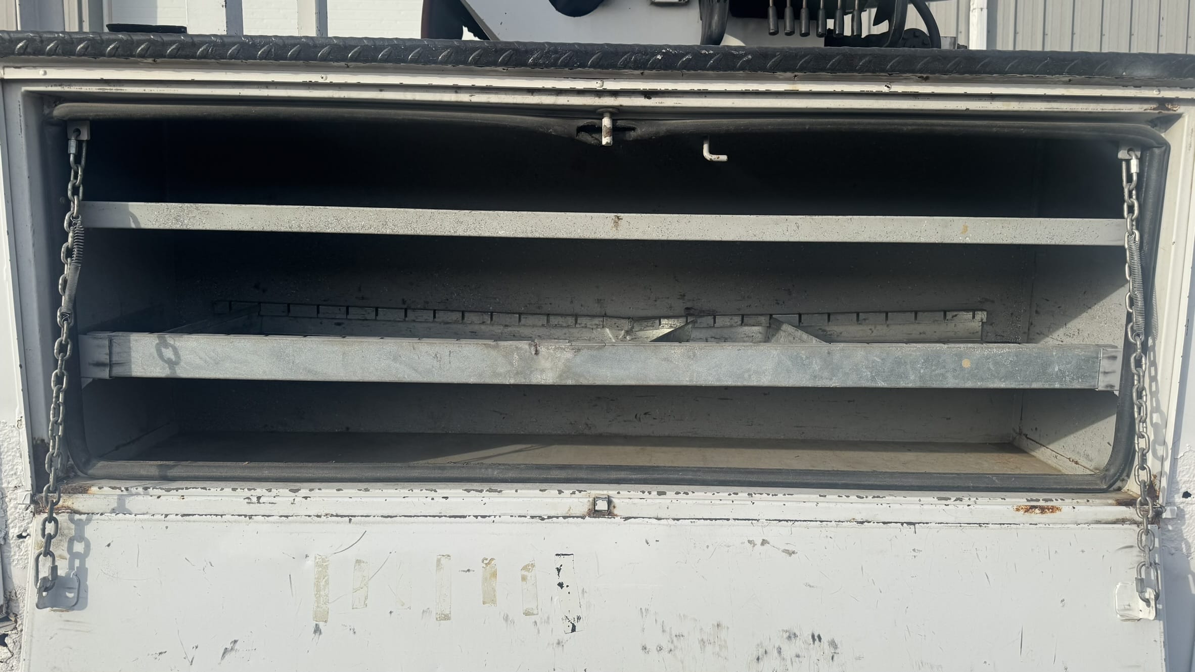 60' VERSALIFT VO455MHI ON 2012 FORD F750 4X2 CHASSIS - Image 30