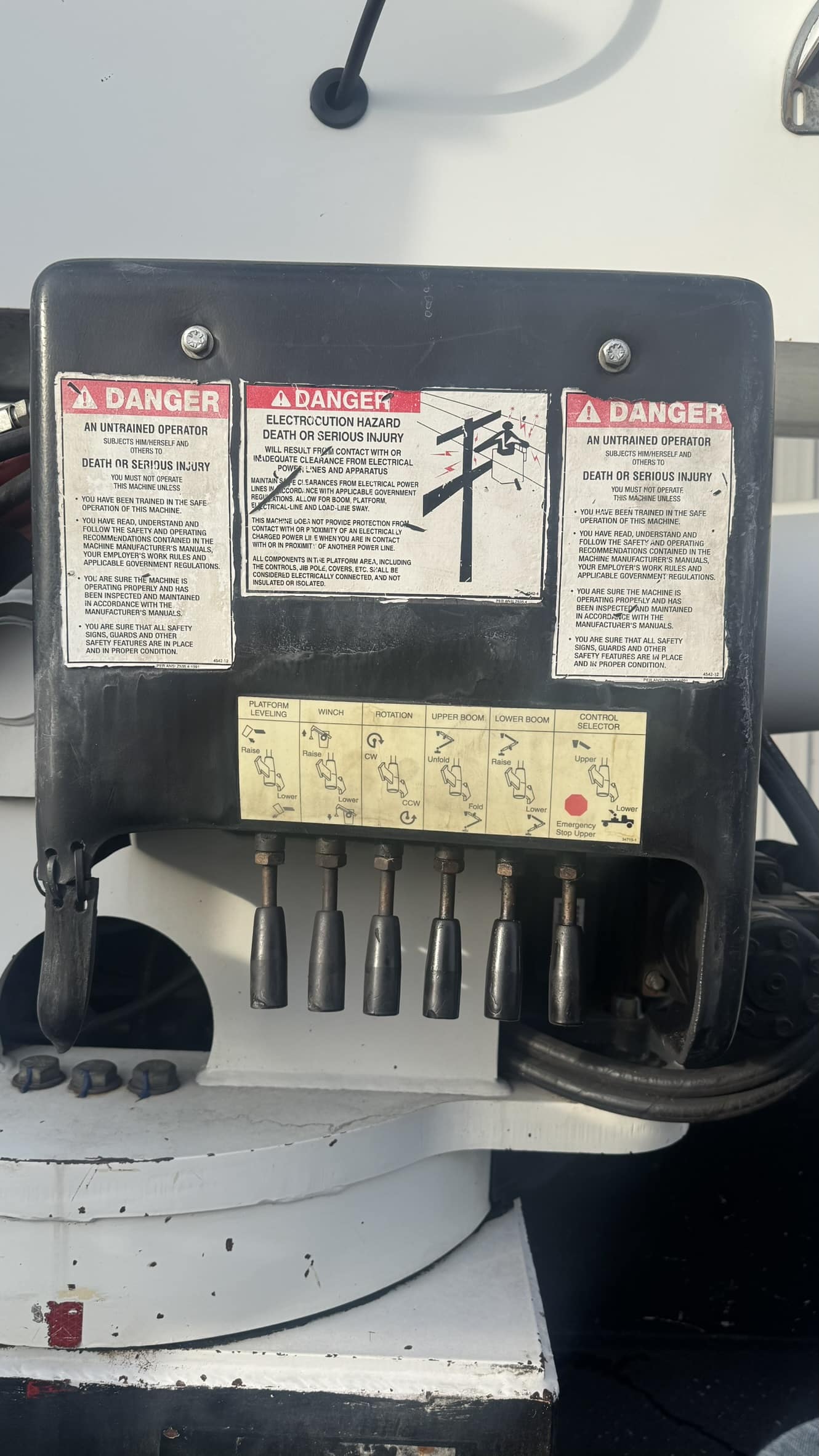 60' VERSALIFT VO455MHI ON 2012 FORD F750 4X2 CHASSIS - Image 33