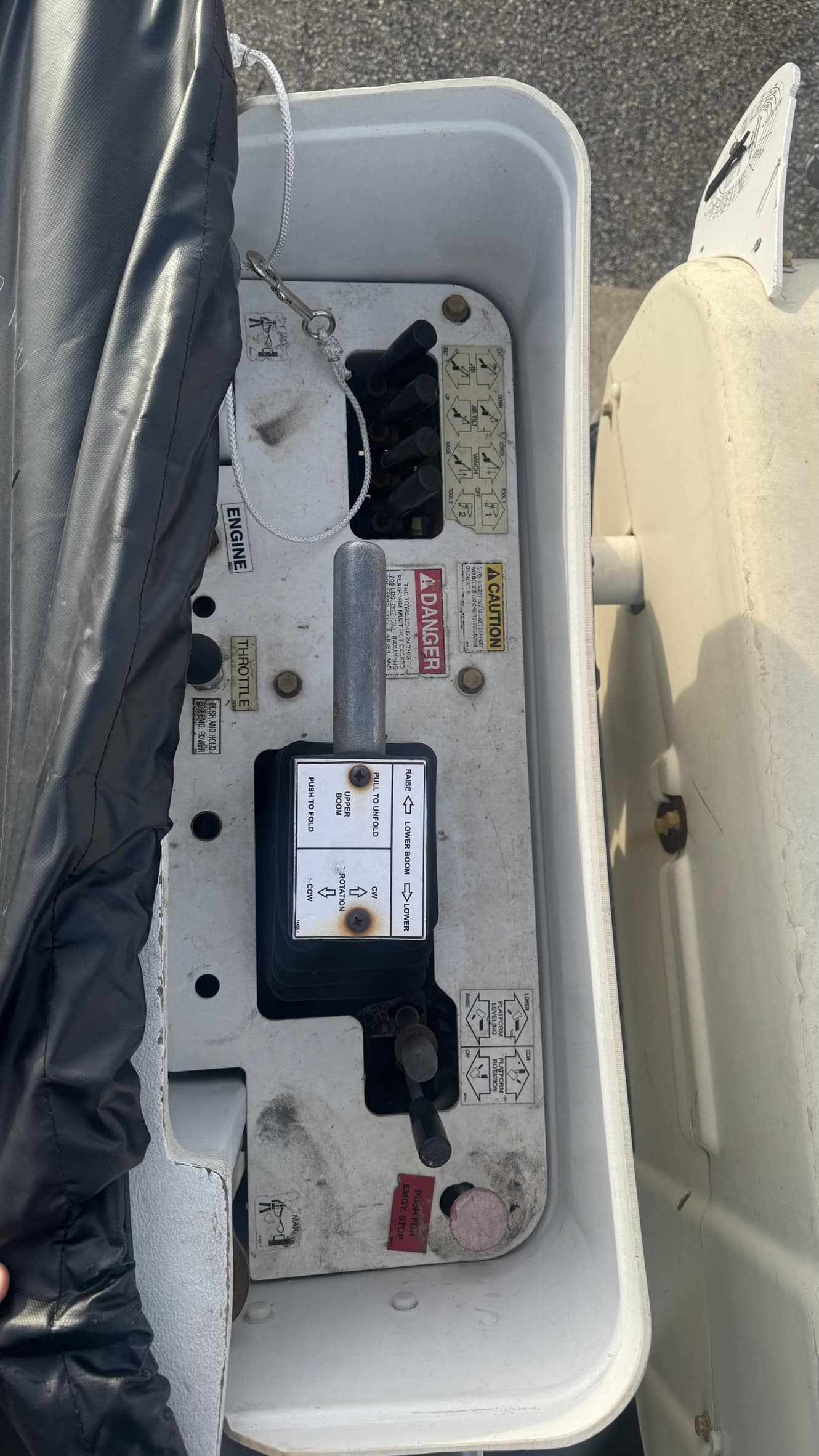 60' VERSALIFT VO455MHI ON 2012 FORD F750 4X2 CHASSIS - Image 34