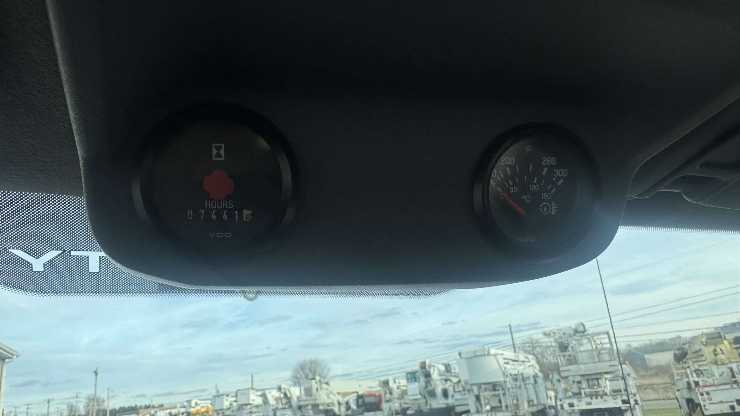 60' VERSALIFT VO455MHI ON 2012 FORD F750 4X2 CHASSIS - Image 19