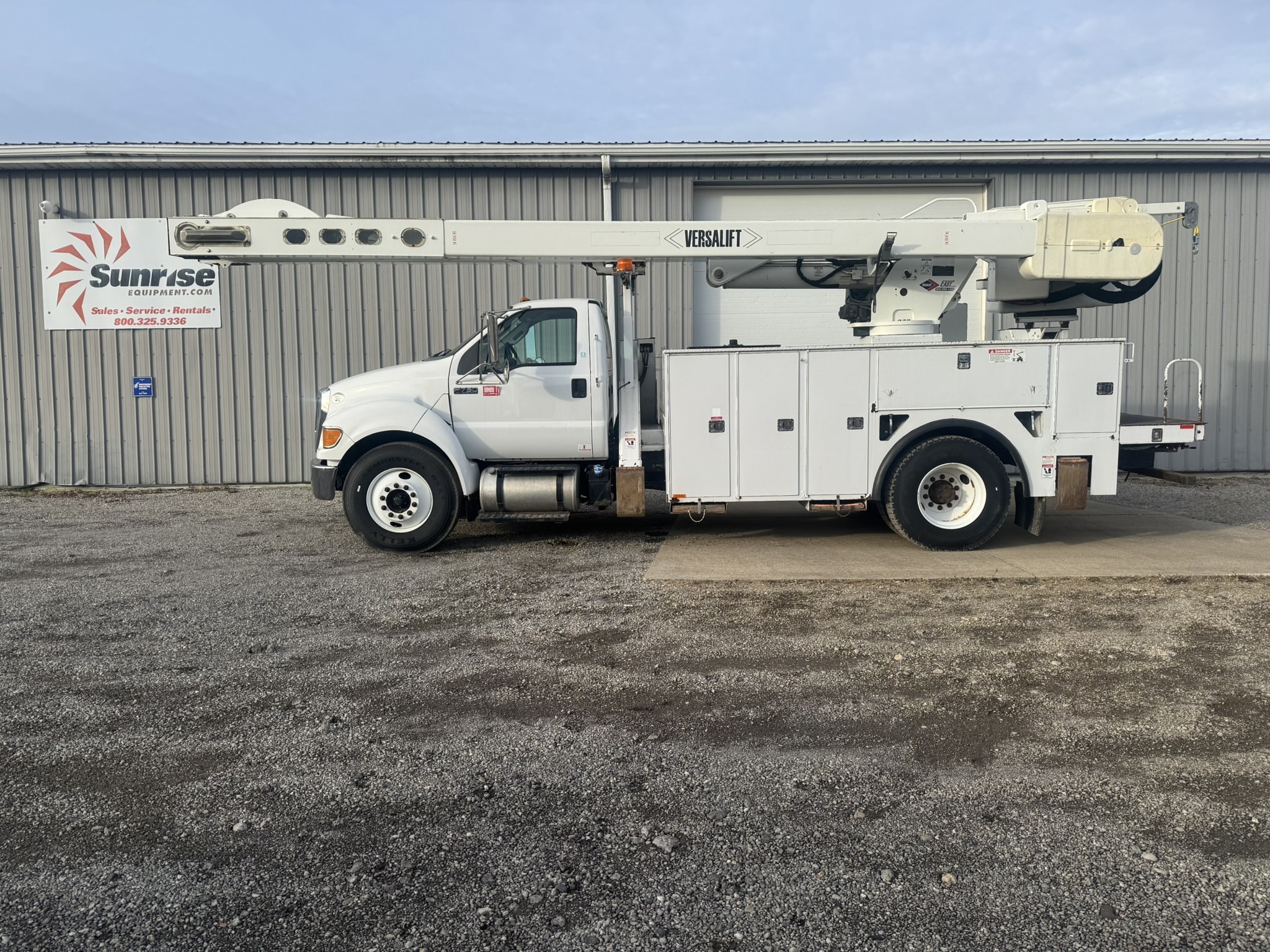 65' VERSALIFT VO360XMHI-01 ON 2015 FORD F750 4X2 CHASSIS - Image 3