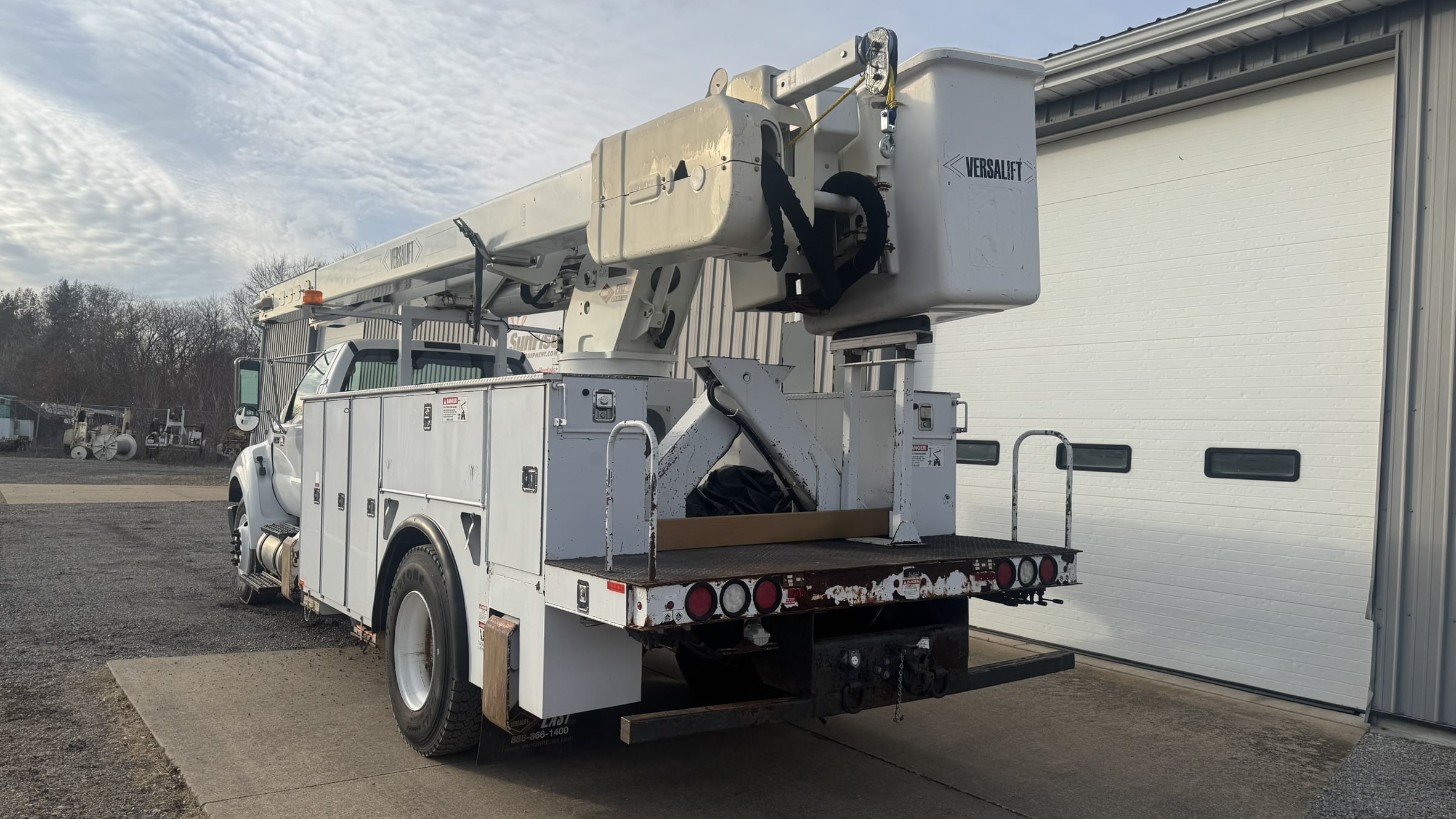 65' VERSALIFT VO360XMHI-01 ON 2015 FORD F750 4X2 CHASSIS - Image 4