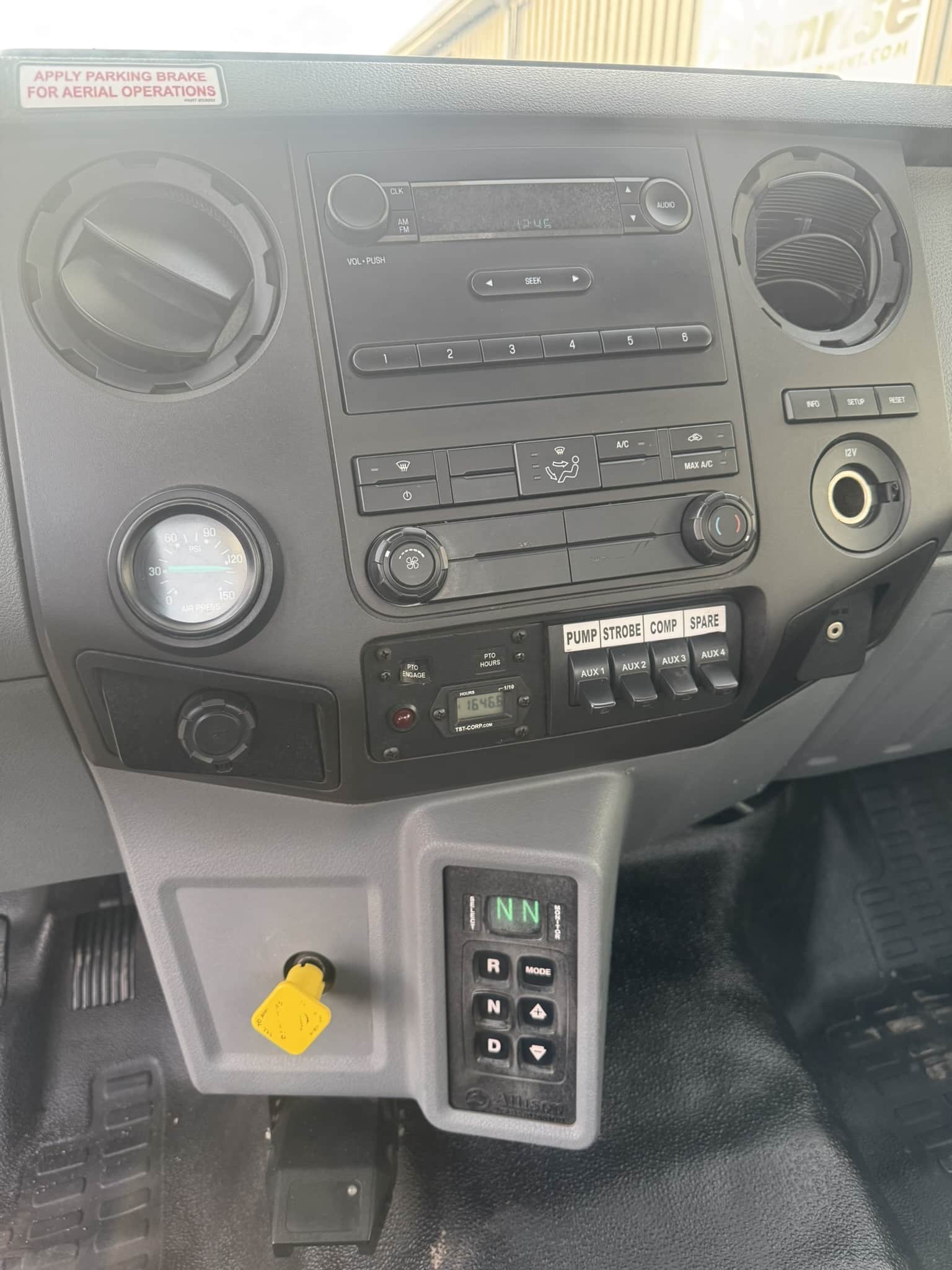 65' VERSALIFT VO360XMHI-01 ON 2015 FORD F750 4X2 CHASSIS - Image 10