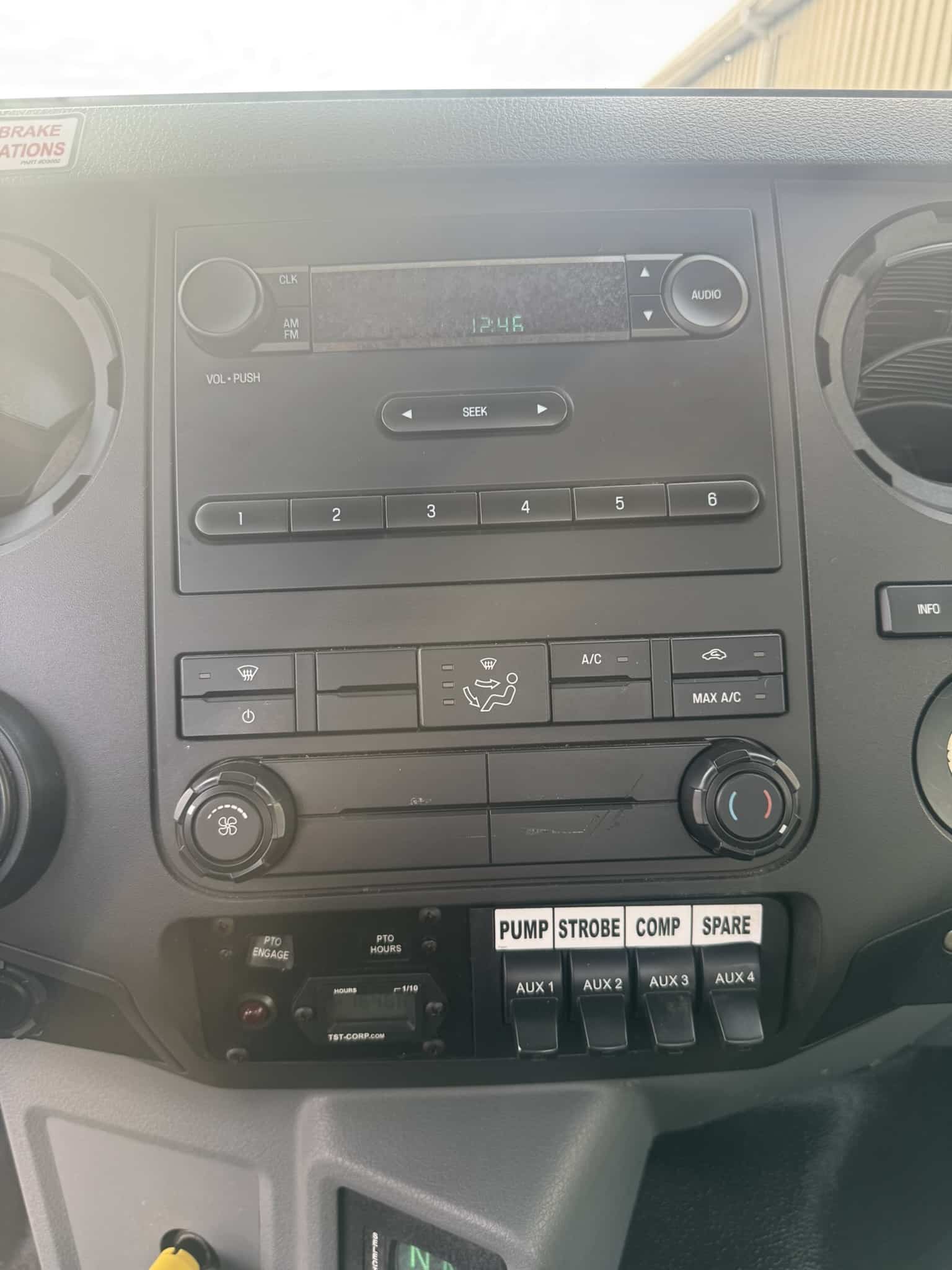 65' VERSALIFT VO360XMHI-01 ON 2015 FORD F750 4X2 CHASSIS - Image 11