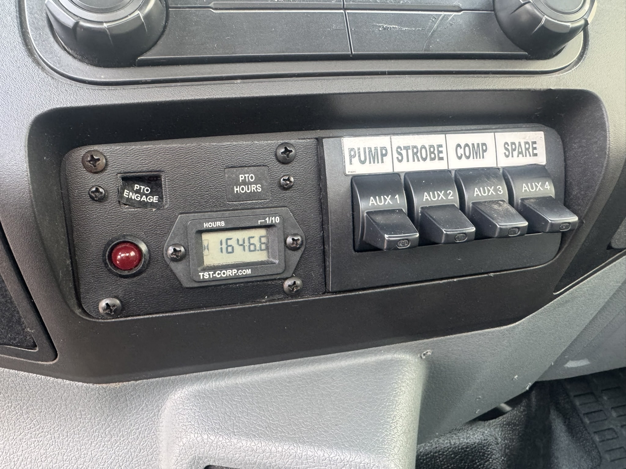 65' VERSALIFT VO360XMHI-01 ON 2015 FORD F750 4X2 CHASSIS - Image 12