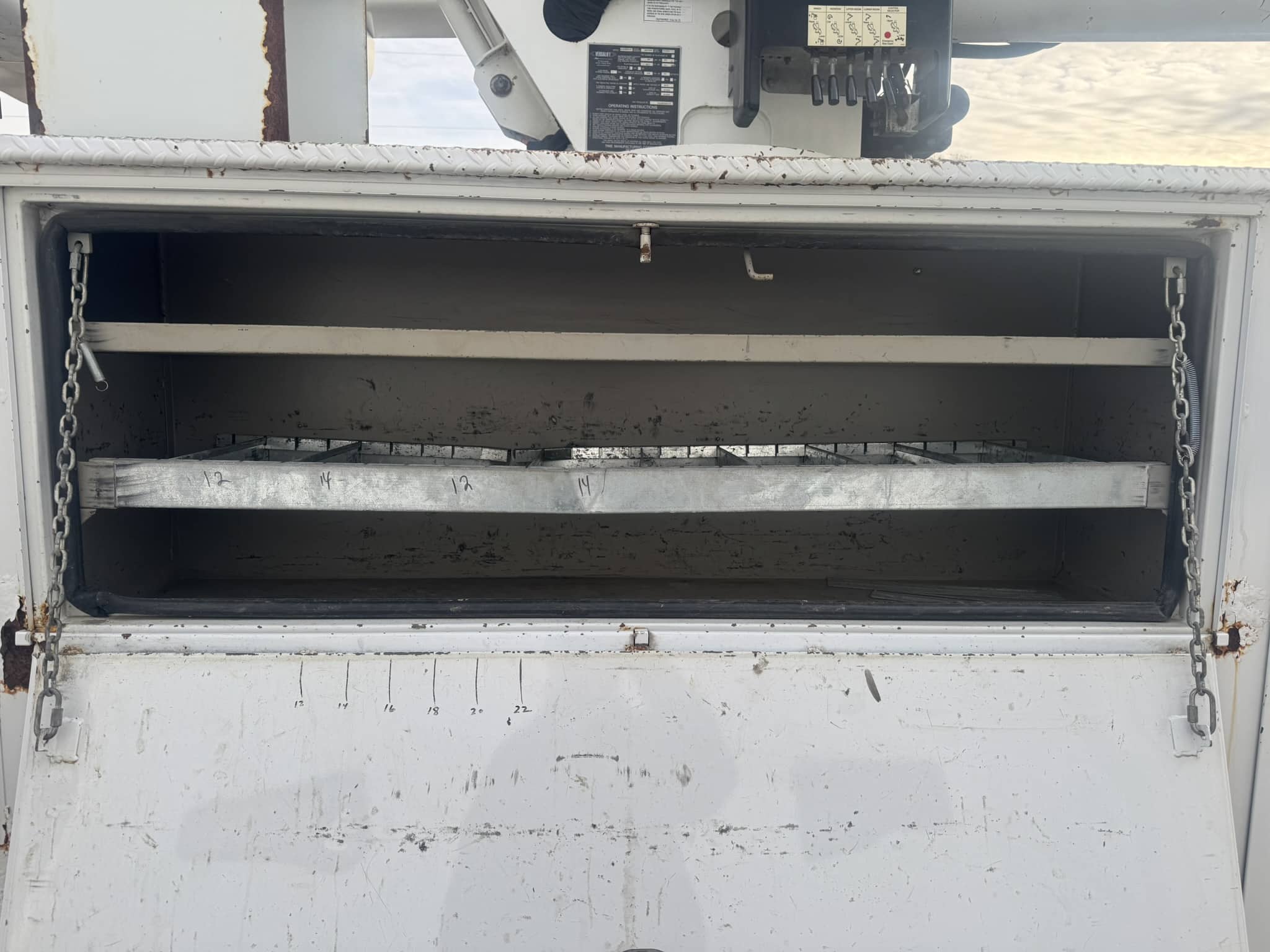 65' VERSALIFT VO360XMHI-01 ON 2015 FORD F750 4X2 CHASSIS - Image 23