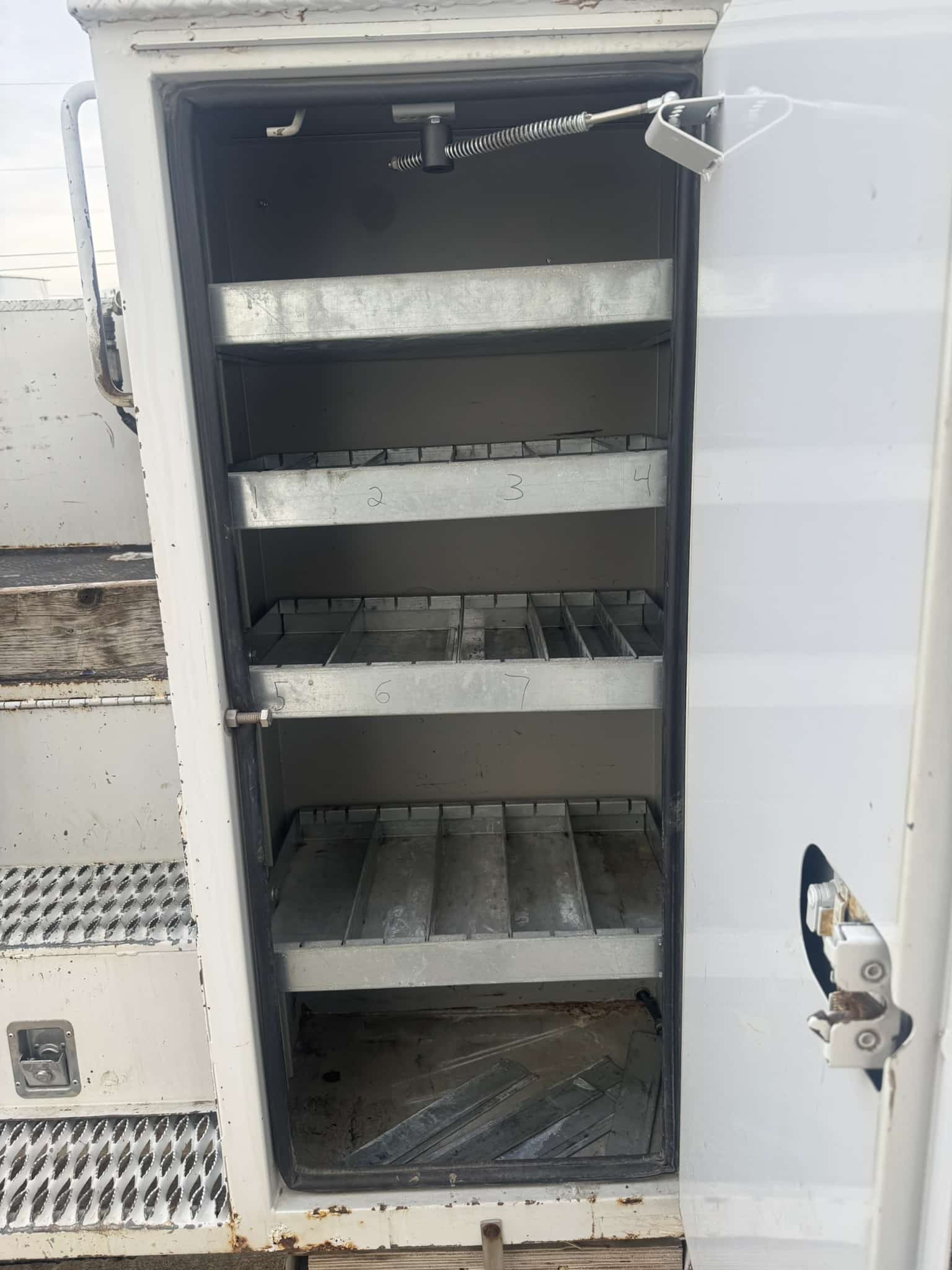 65' VERSALIFT VO360XMHI-01 ON 2015 FORD F750 4X2 CHASSIS - Image 25