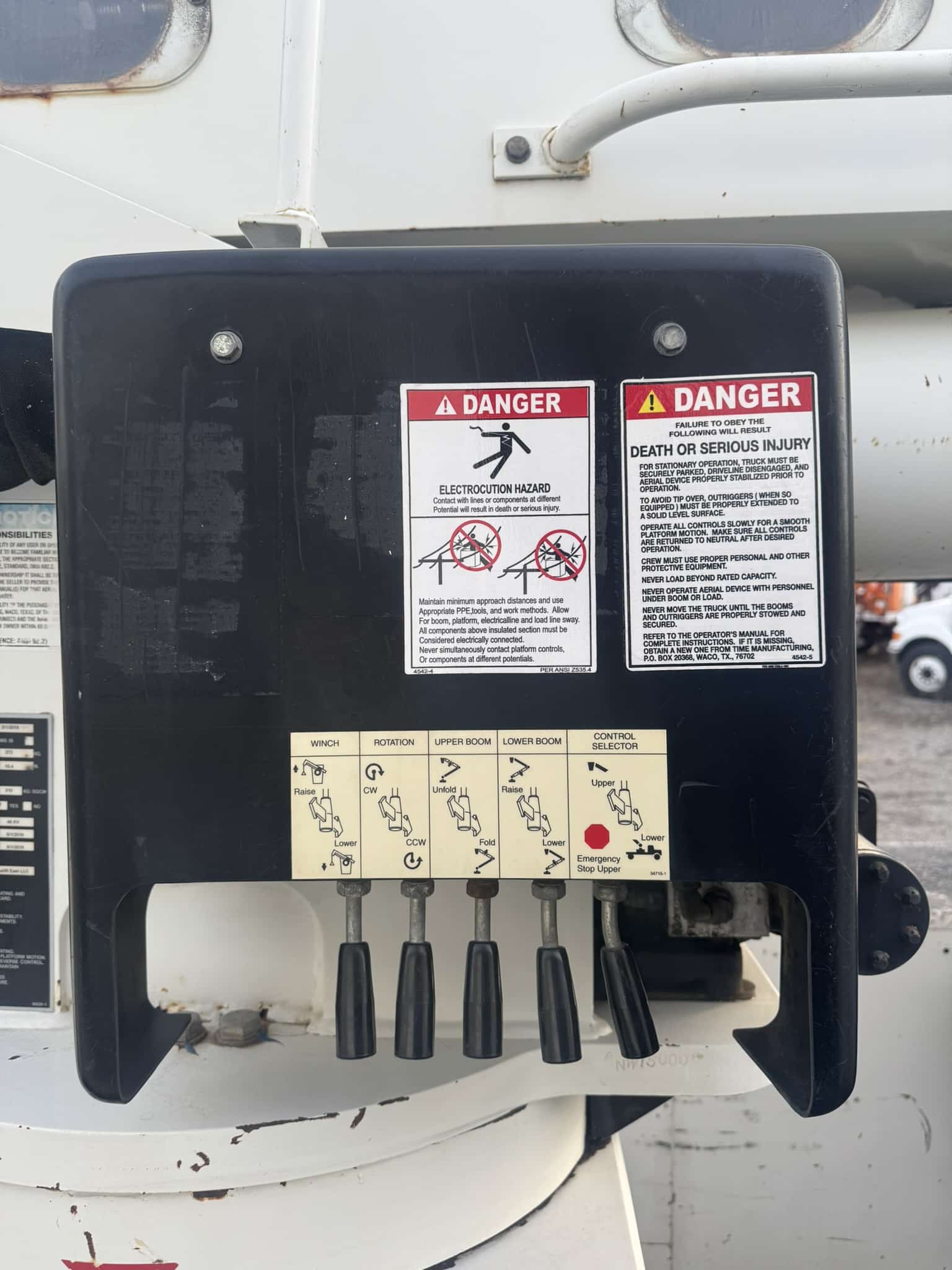 65' VERSALIFT VO360XMHI-01 ON 2015 FORD F750 4X2 CHASSIS - Image 27