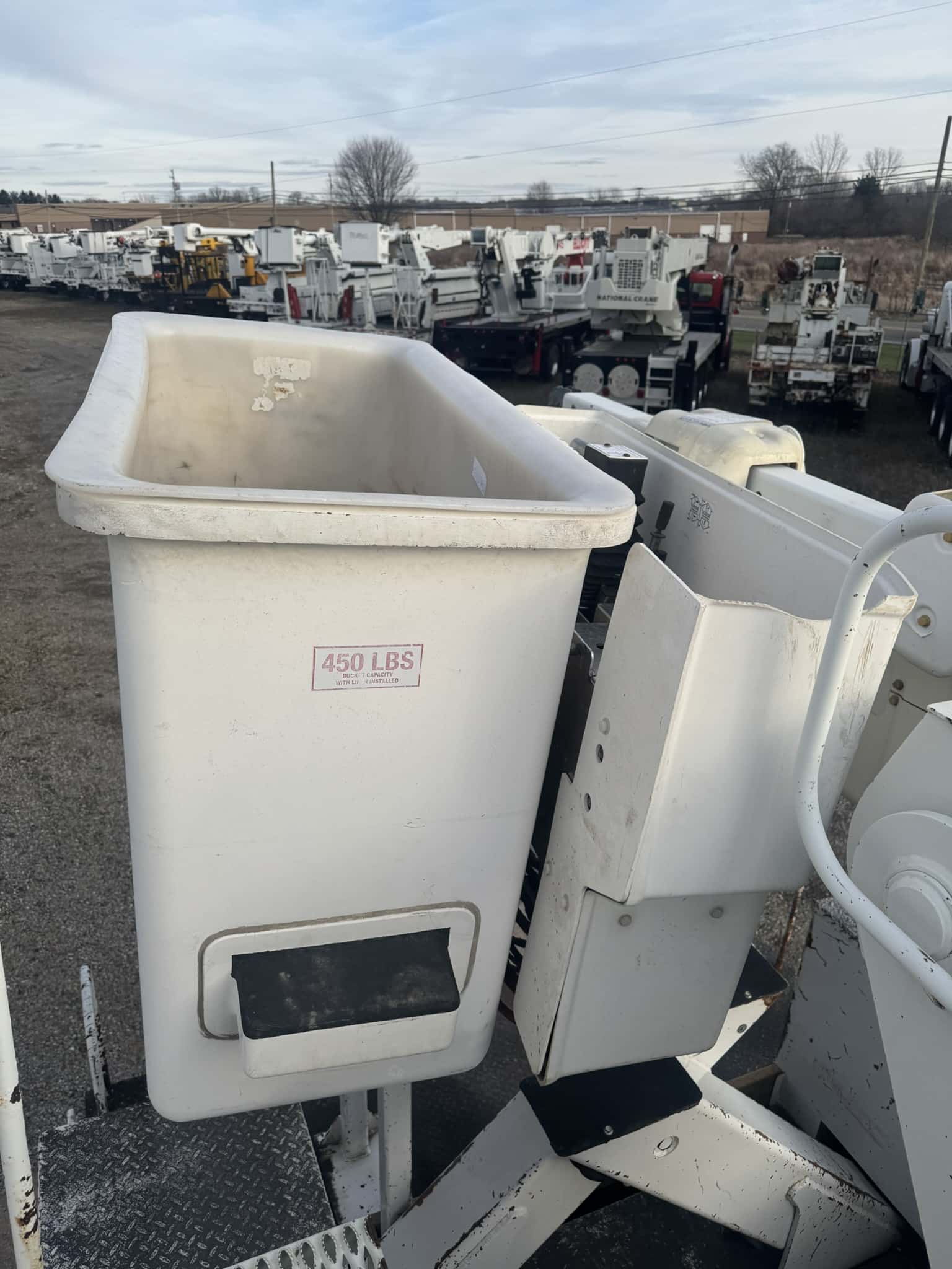 65' VERSALIFT VO360XMHI-01 ON 2015 FORD F750 4X2 CHASSIS - Image 29