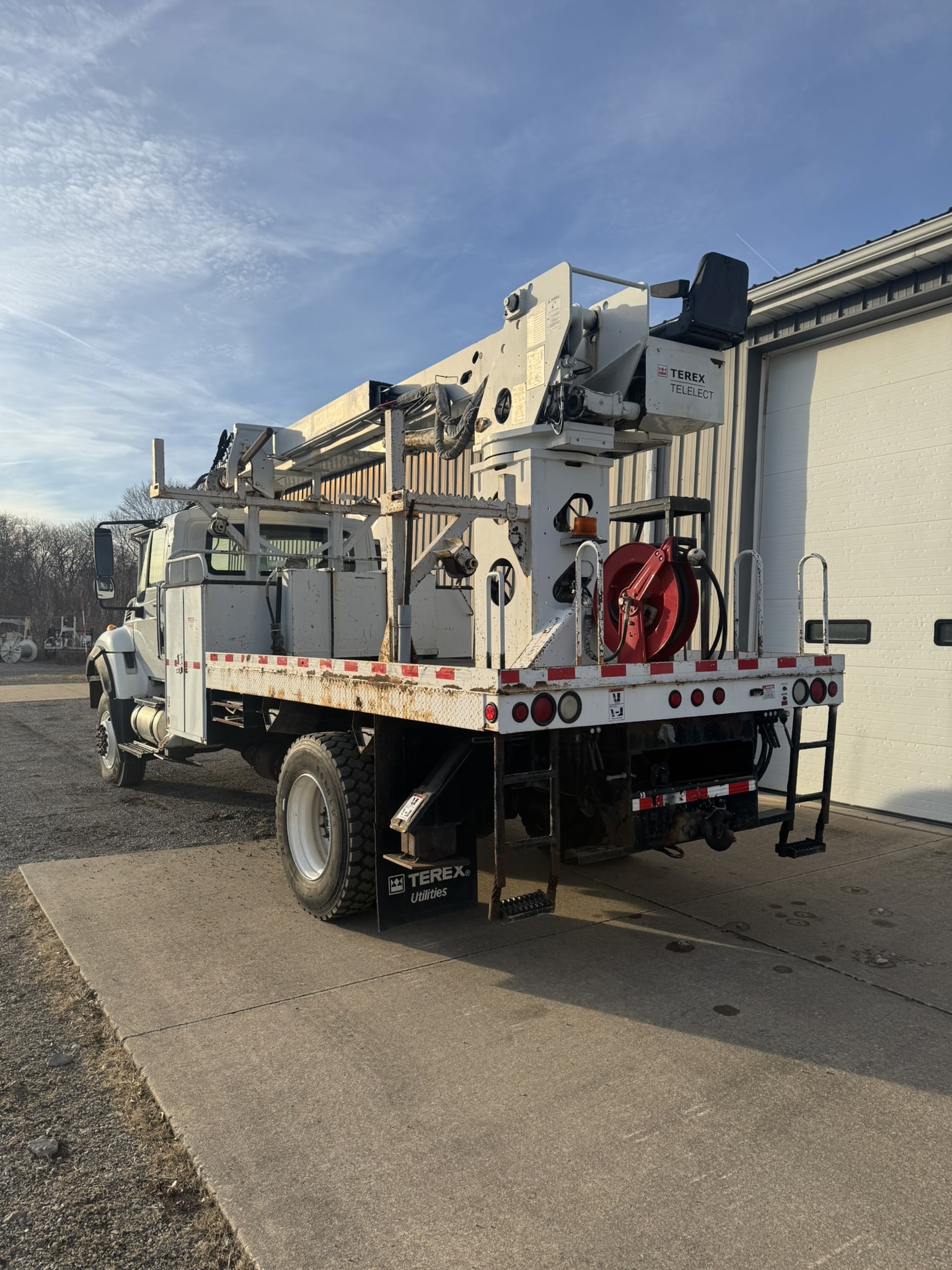 47' TEREX COMMANDER C4047 ON 2012 INTERNATIONAL 4X4 CHASSIS - Image 4