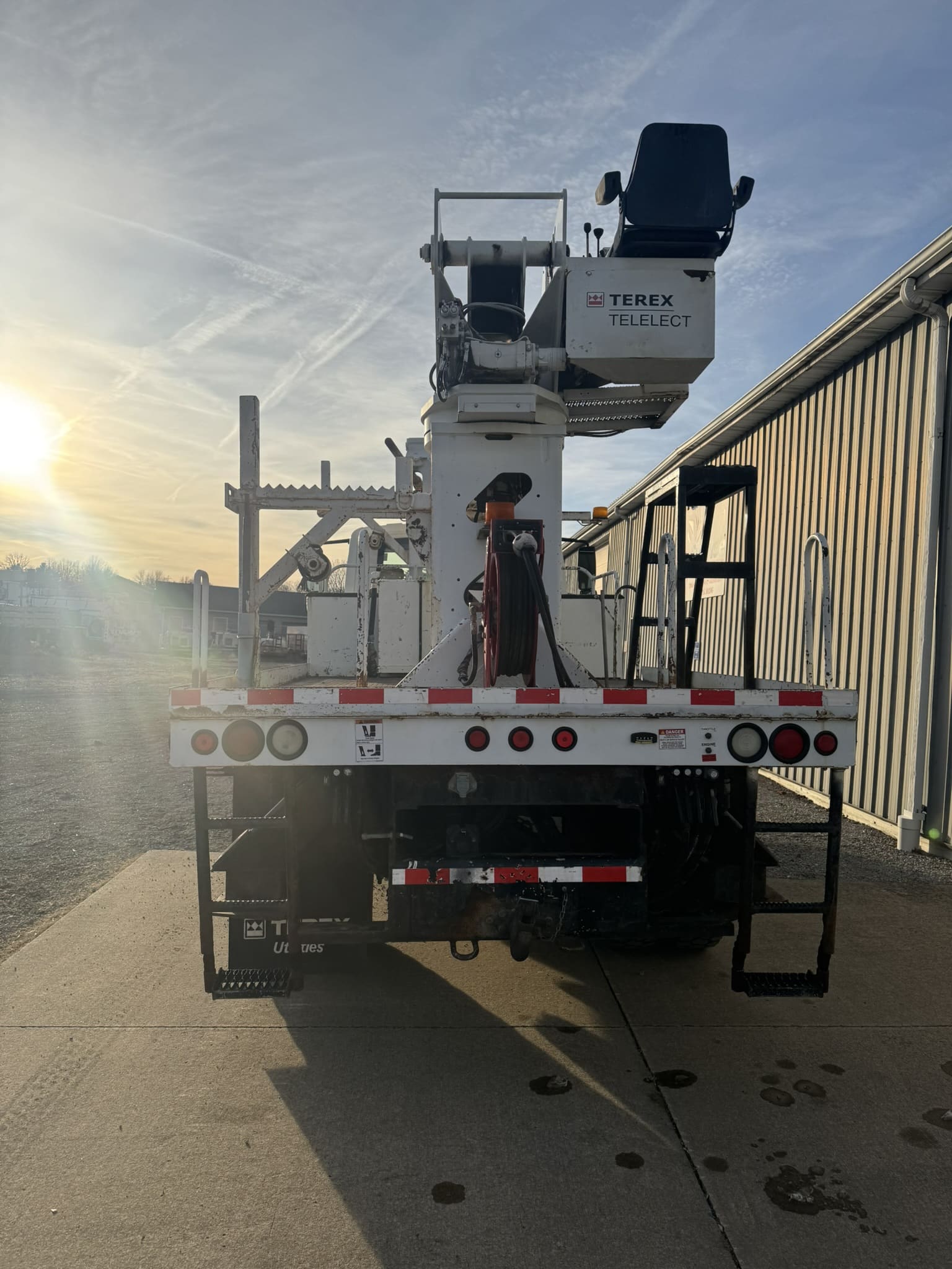 47' TEREX COMMANDER C4047 ON 2012 INTERNATIONAL 4X4 CHASSIS - Image 9