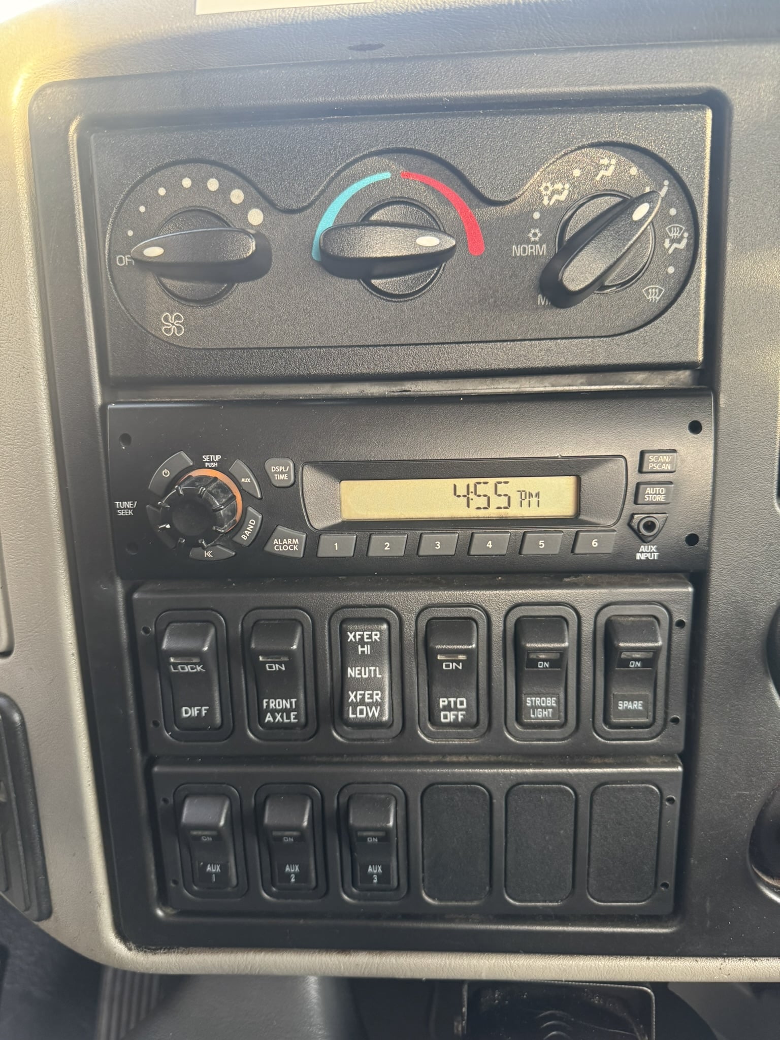 47' TEREX COMMANDER C4047 ON 2012 INTERNATIONAL 4X4 CHASSIS - Image 18