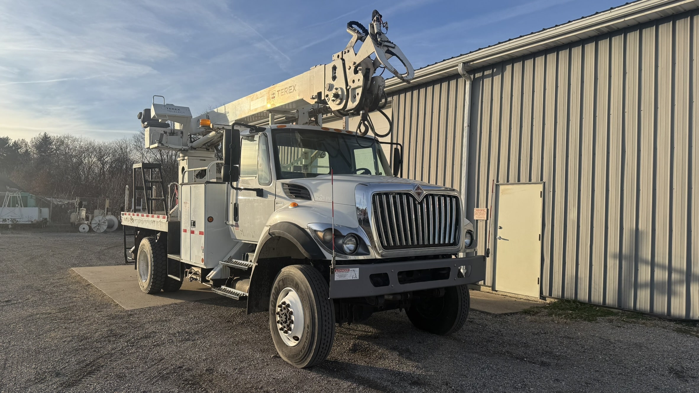 47' TEREX COMMANDER C4047 ON 2012 INTERNATIONAL 4X4 CHASSIS - Image 5