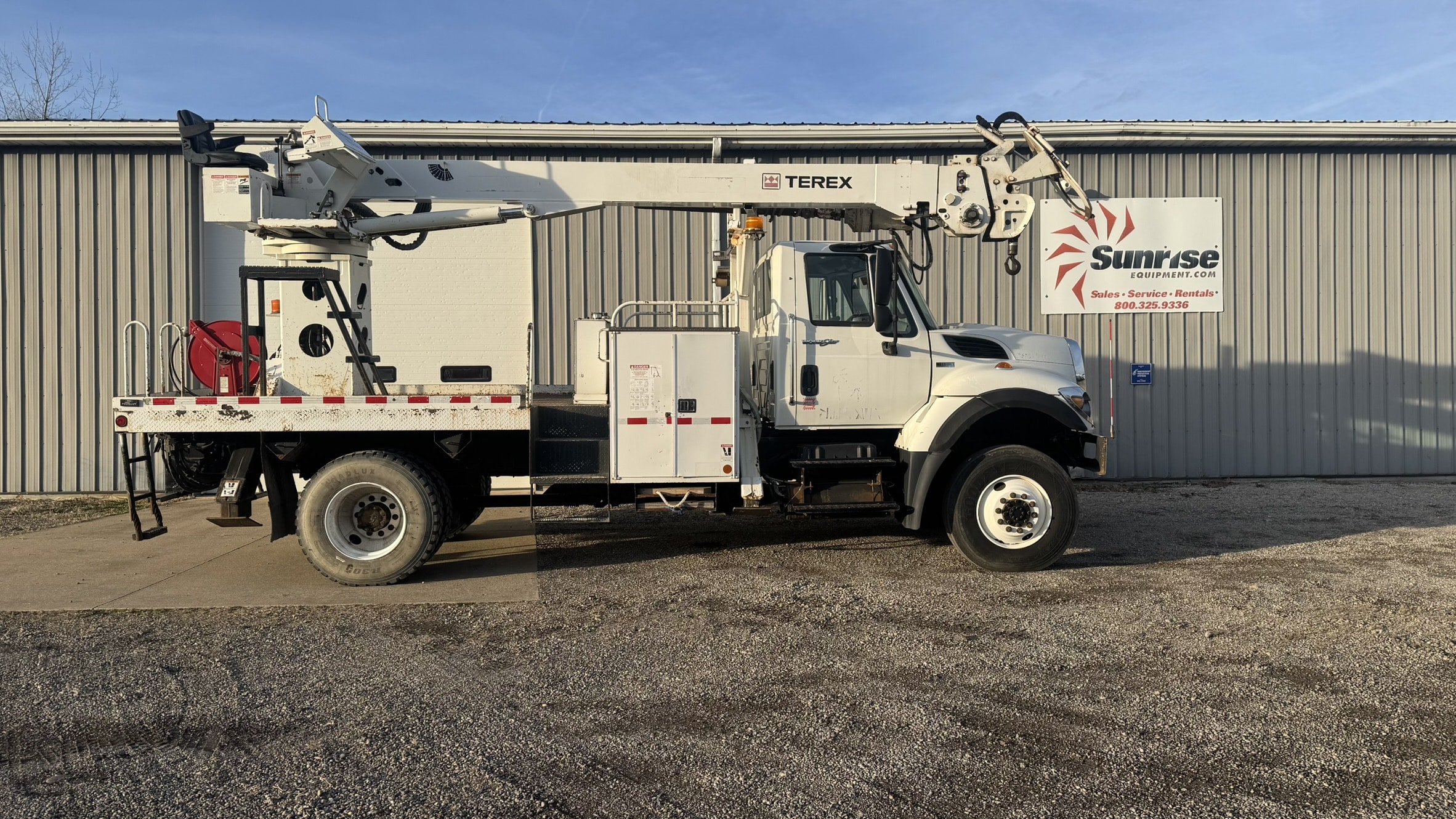 47' TEREX COMMANDER C4047 ON 2012 INTERNATIONAL 4X4 CHASSIS - Image 6