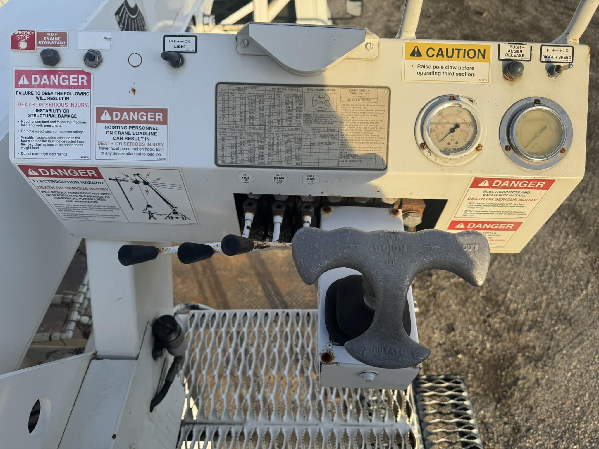 47' TEREX COMMANDER C4047 ON 2012 INTERNATIONAL 4X4 CHASSIS - Image 30