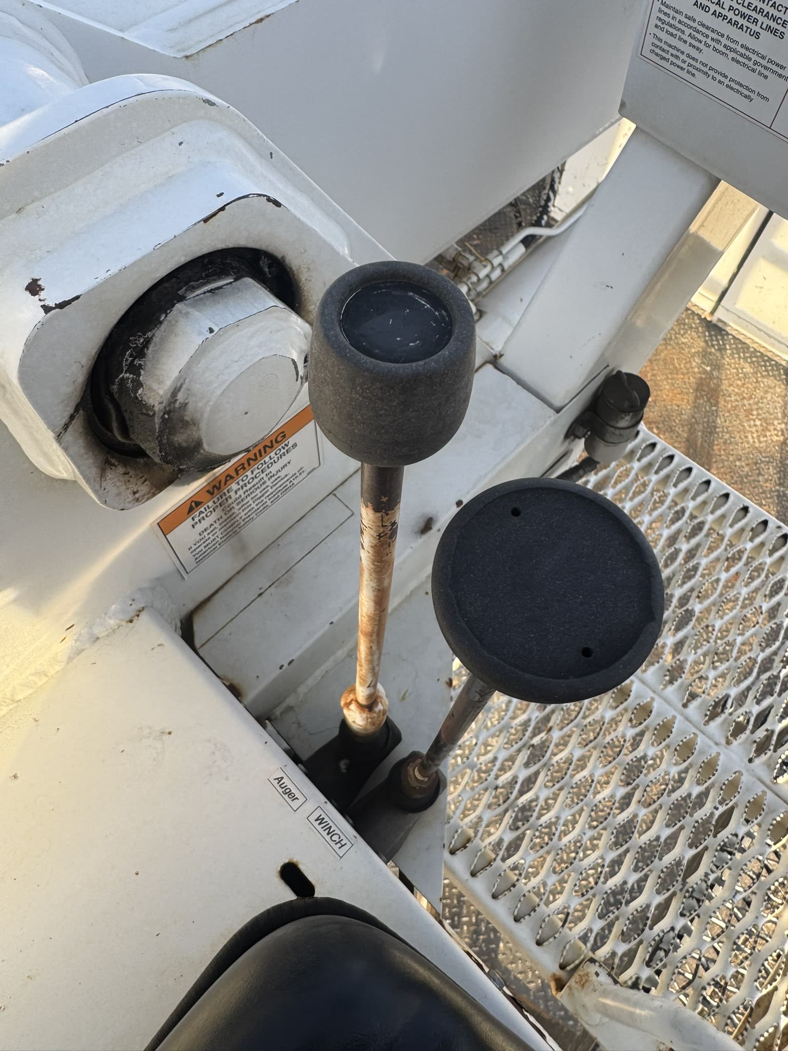 47' TEREX COMMANDER C4047 ON 2012 INTERNATIONAL 4X4 CHASSIS - Image 29