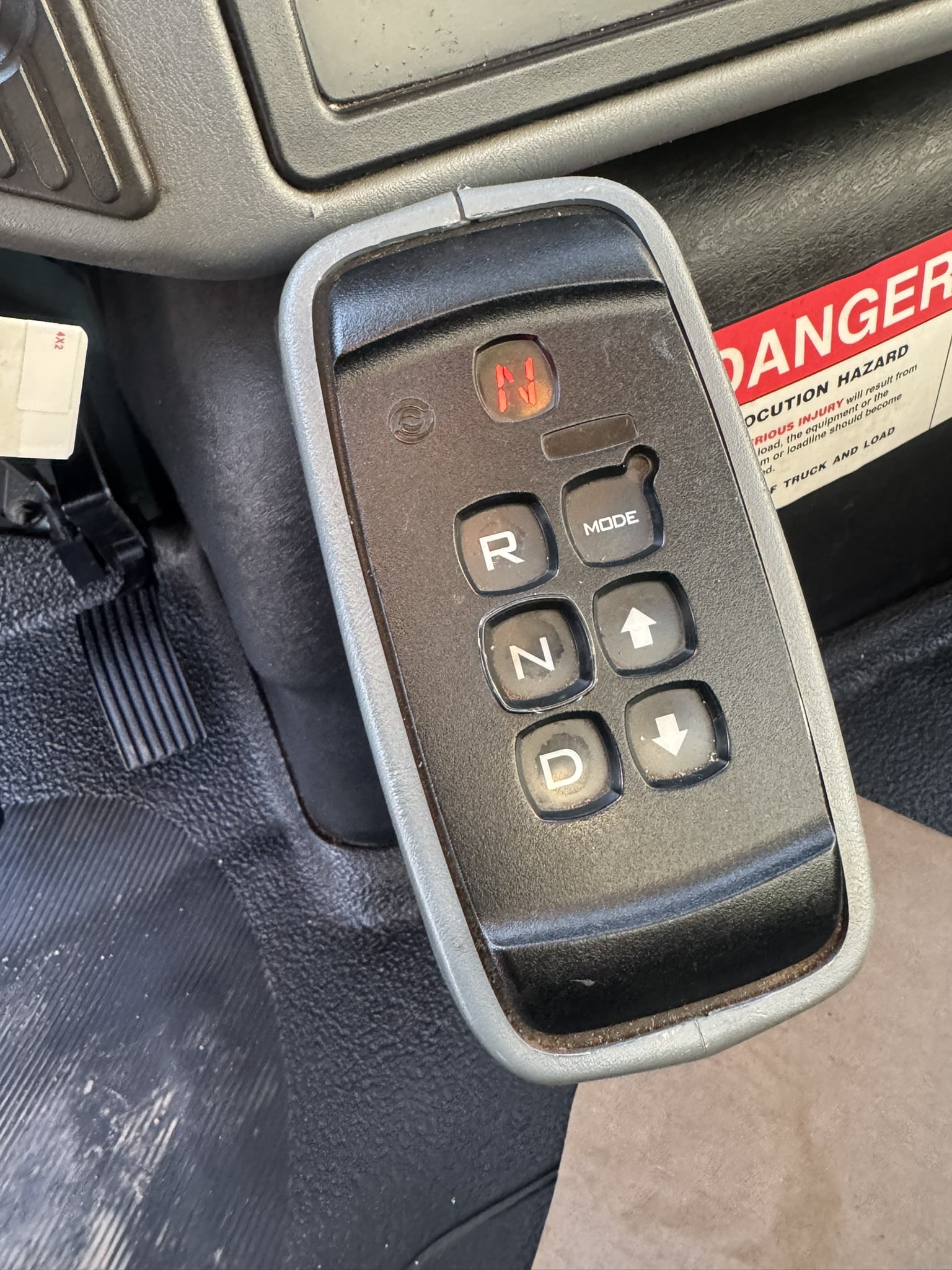 45' TEREX COMMANDER C4045 ON 2004 INTERNATIONAL 4X2 CHASSIS - Image 13