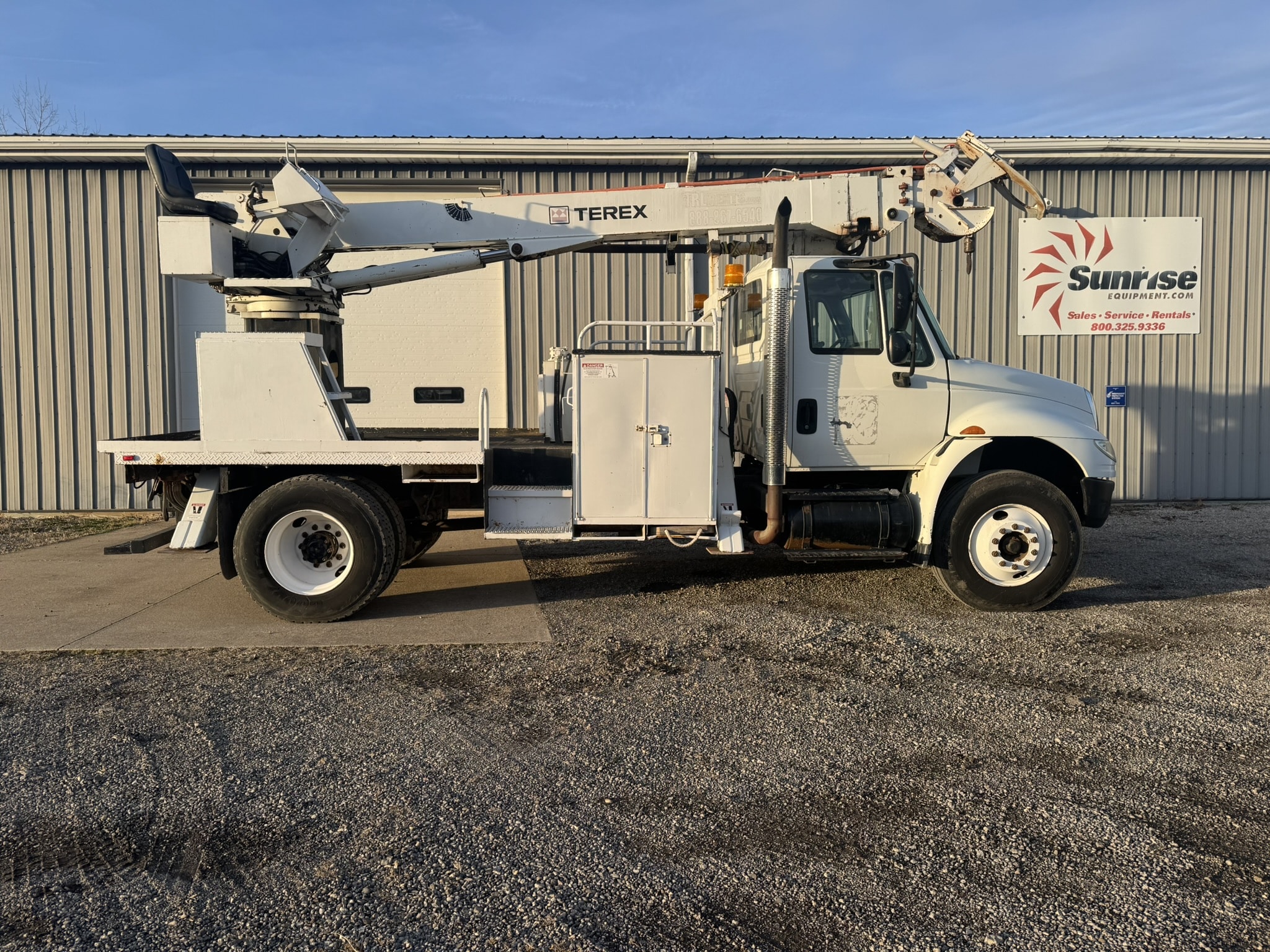45' TEREX COMMANDER C4045 ON 2004 INTERNATIONAL 4X2 CHASSIS - Image 6